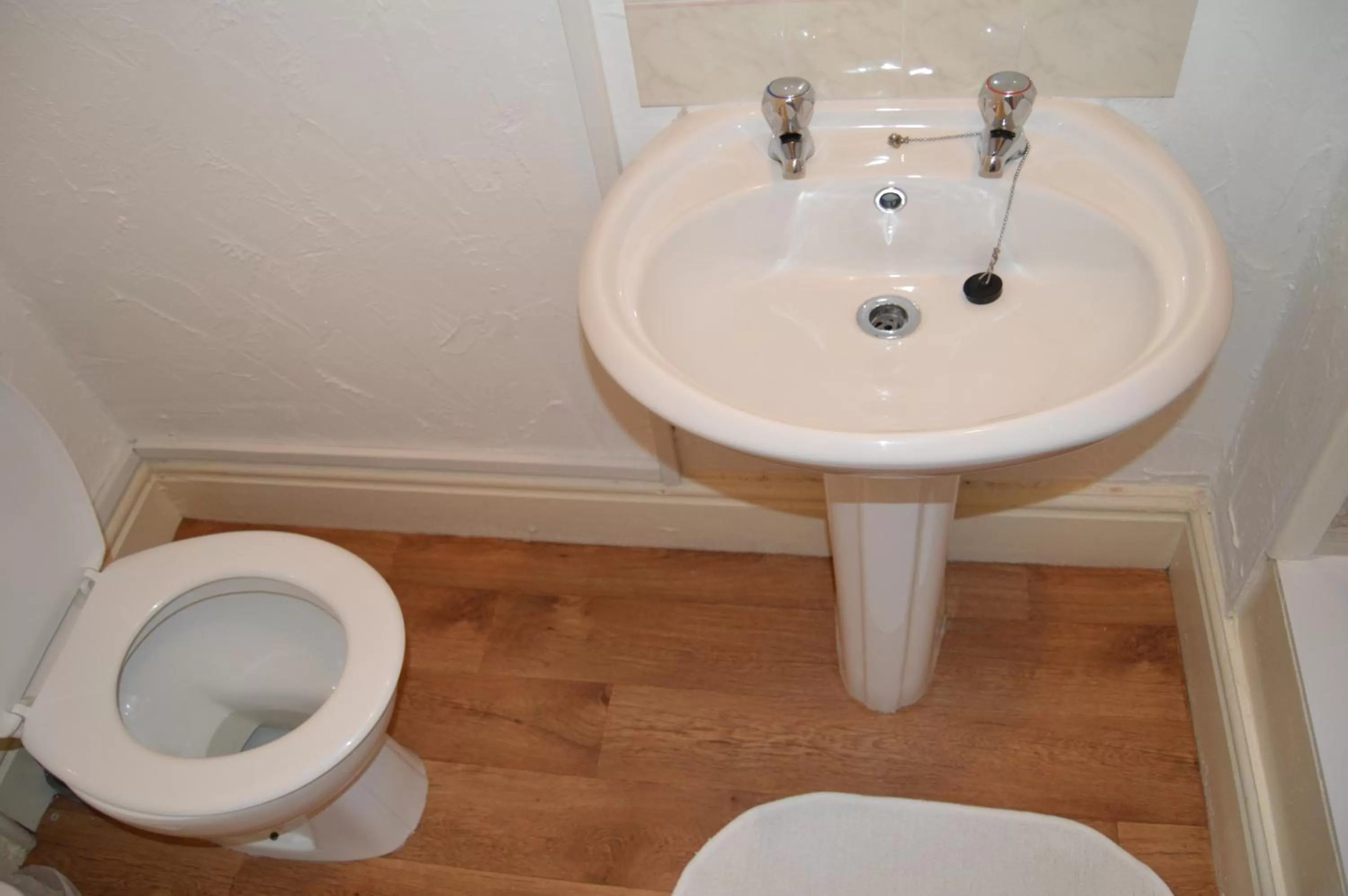 Bathroom in Wilsons Hotel - Blackpool Tower View