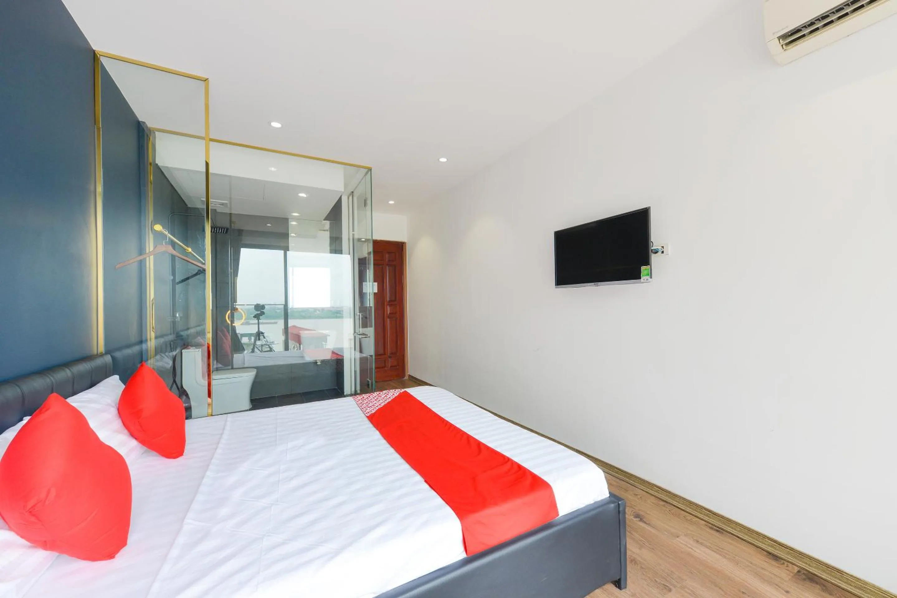 Bedroom, Bed in BH Riverside Hotel