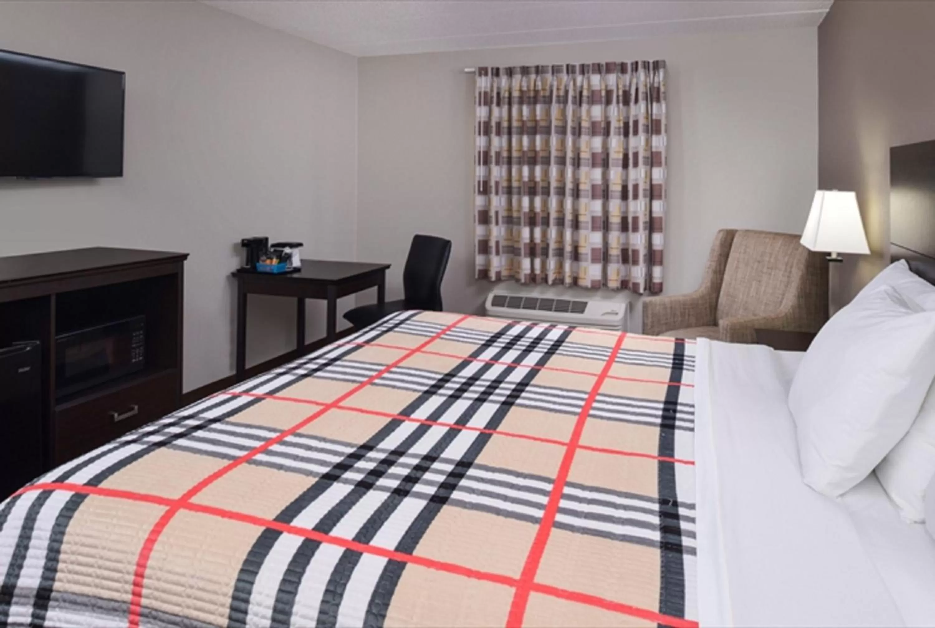 Photo of the whole room, Bed in FairBridge Inn Express Monroe City