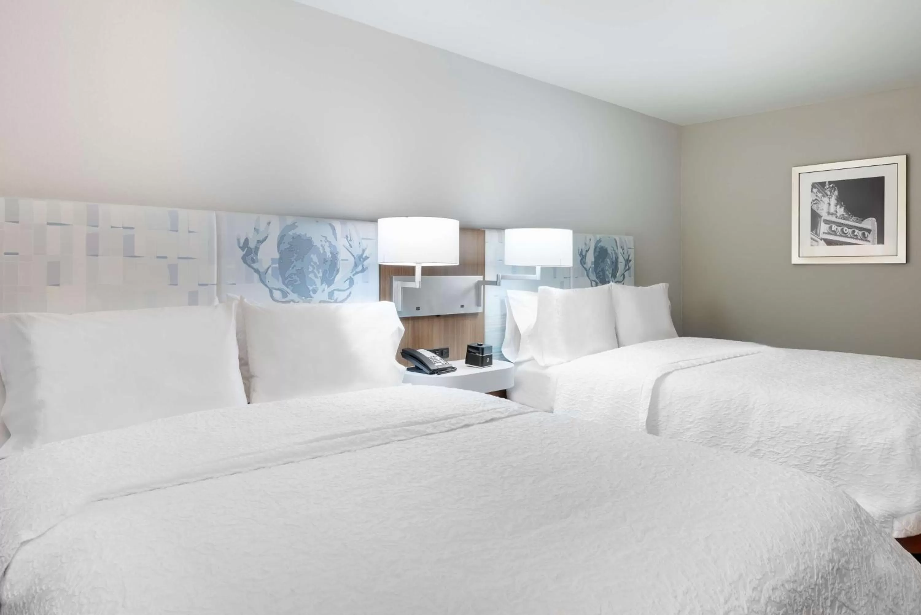 Bed in Hampton Inn & Suites Atlanta Buckhead Place