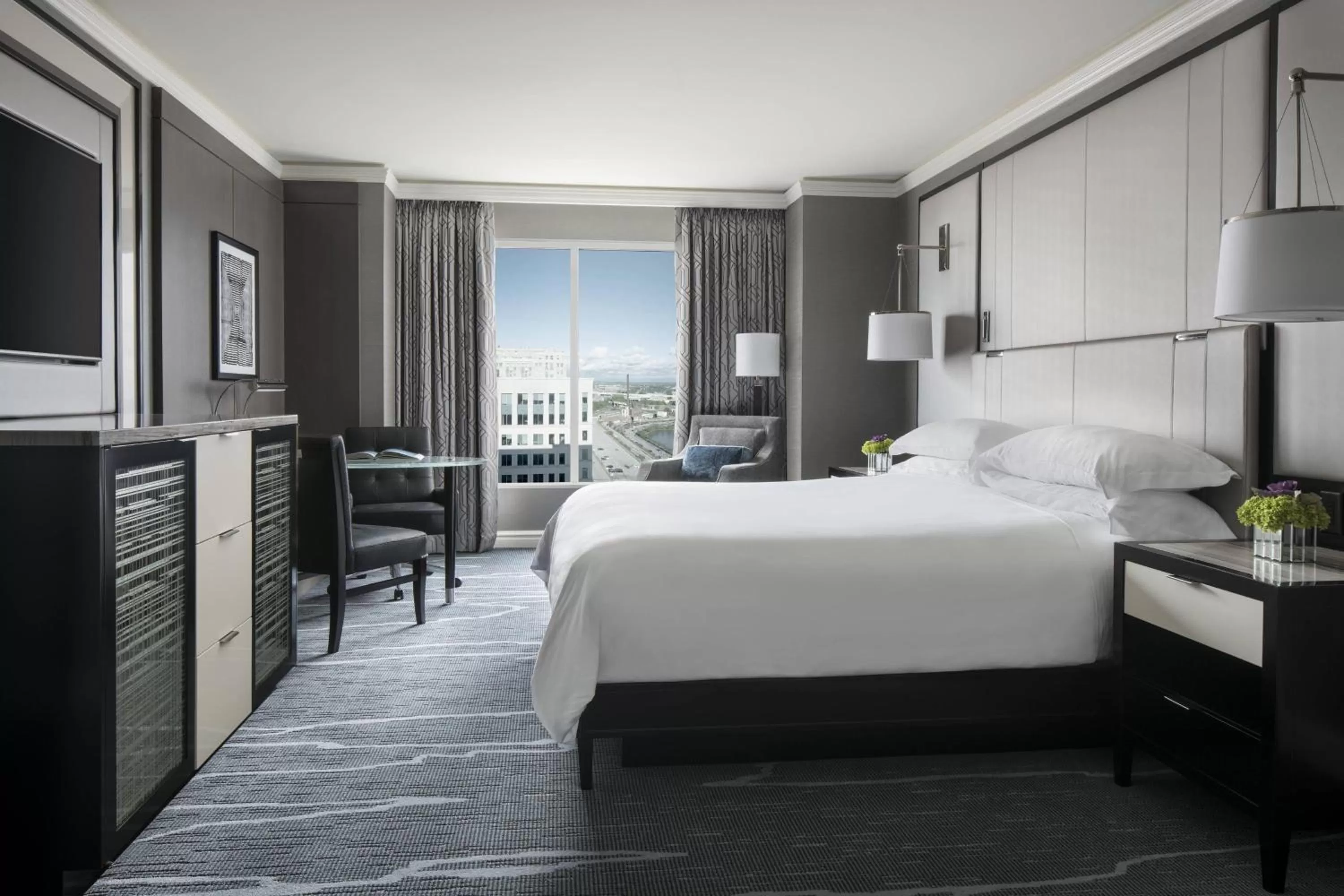 Photo of the whole room, Bed in The Ritz-Carlton, Cleveland