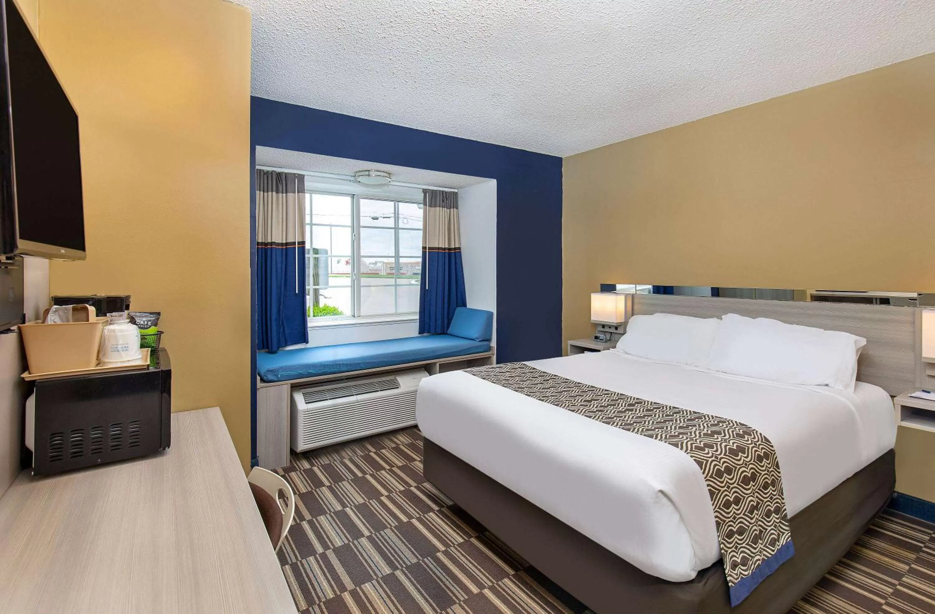 Photo of the whole room, Bed in Microtel Inn & Suites by Wyndham Dry Ridge