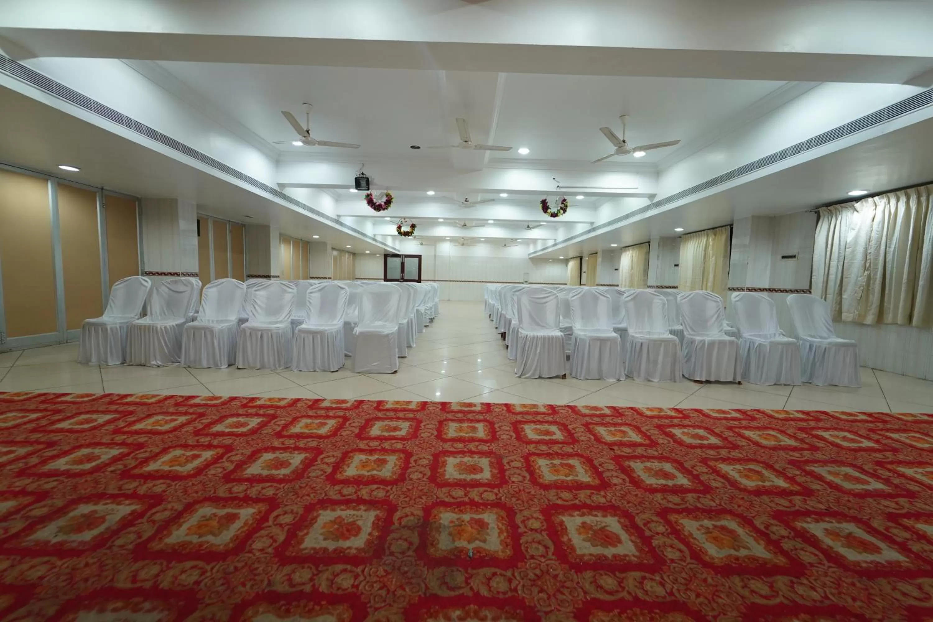 Banquet/Function facilities in Hotel Palmyra Grand Inn