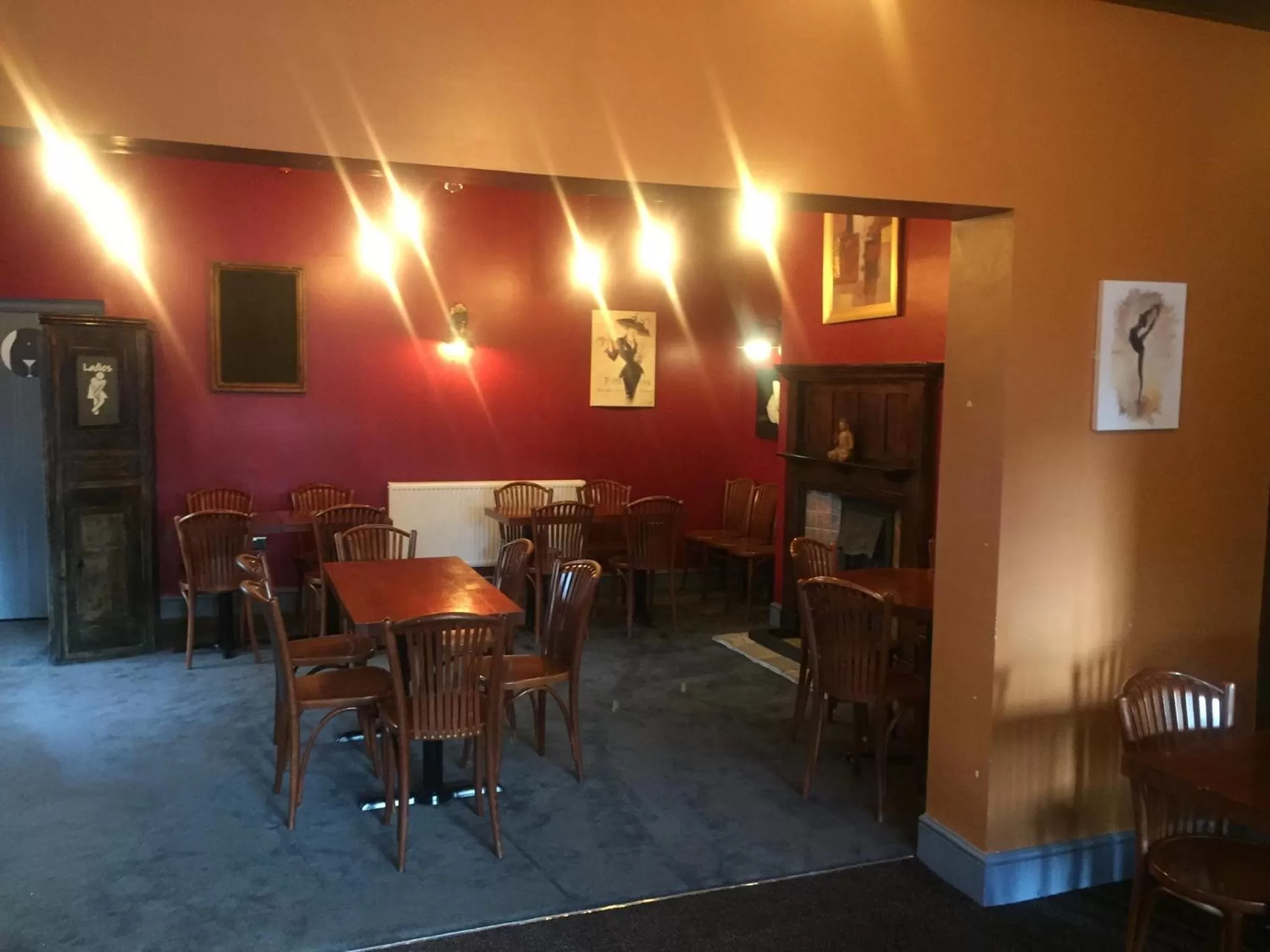 Restaurant/places to eat in The Woodhouse Inn