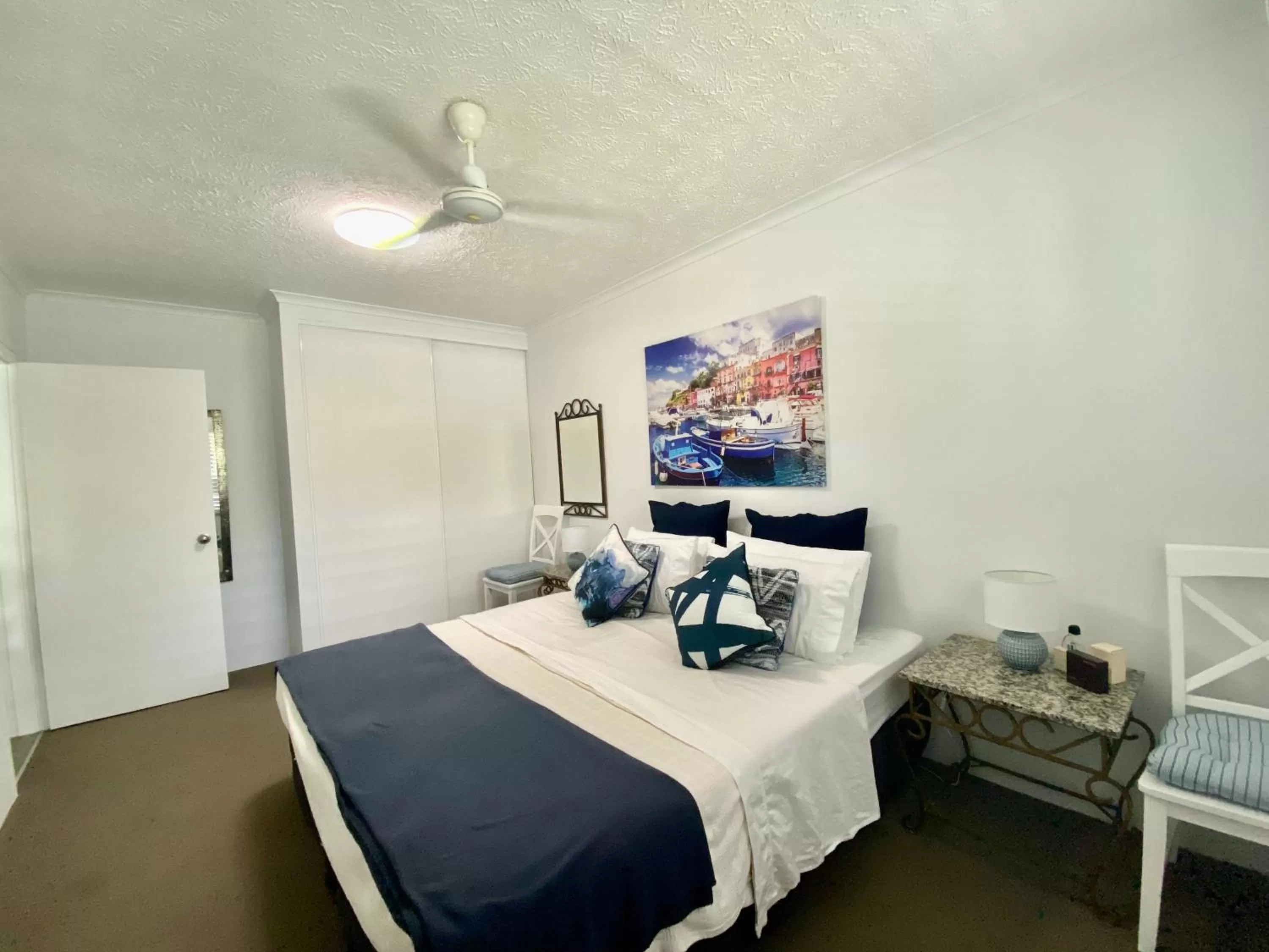 Bedroom, Bed in Cairns Beach Resort