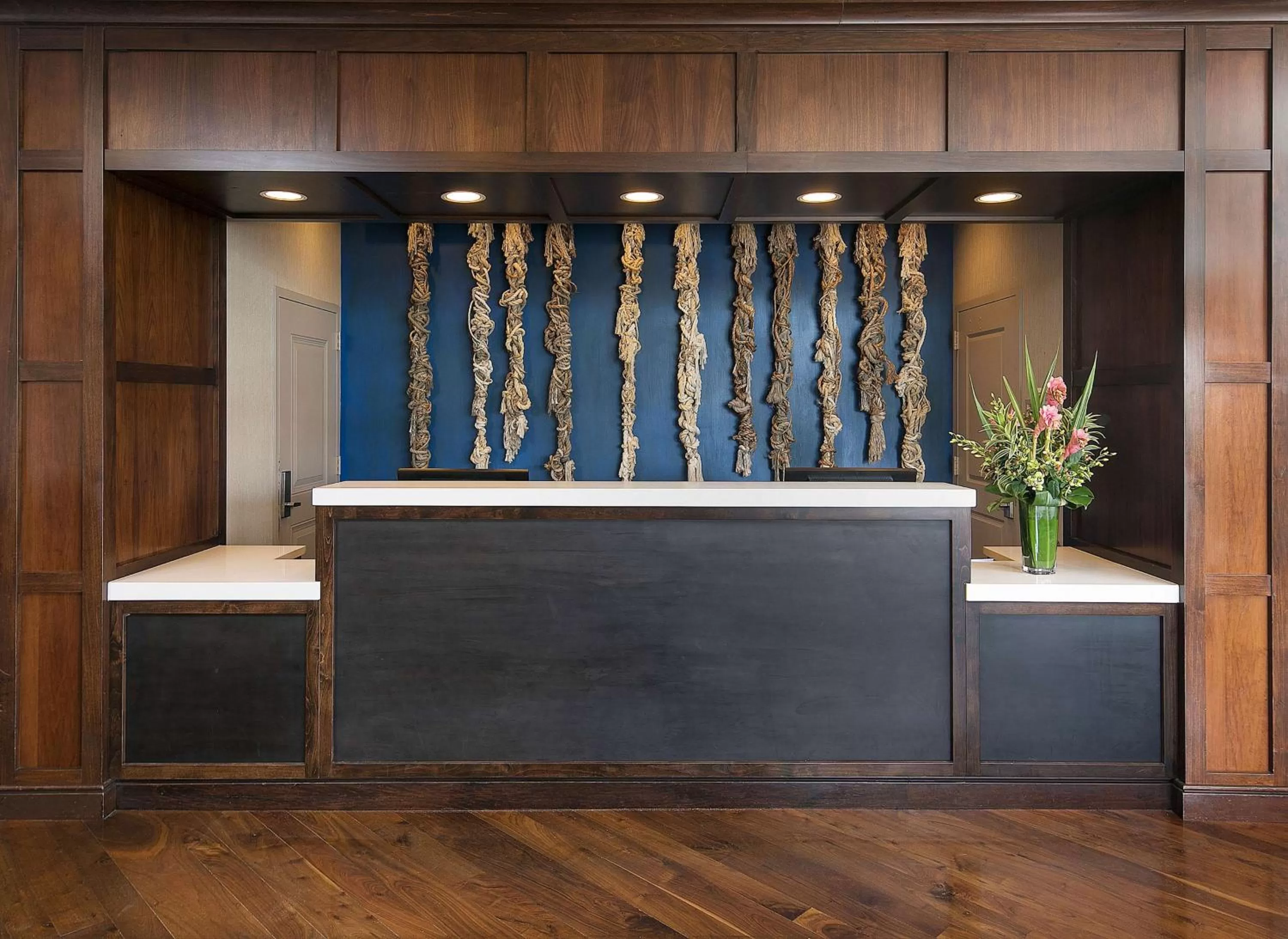 Lobby or reception in Jamaica Bay Inn Marina Del Rey Tapestry Collection by Hilton