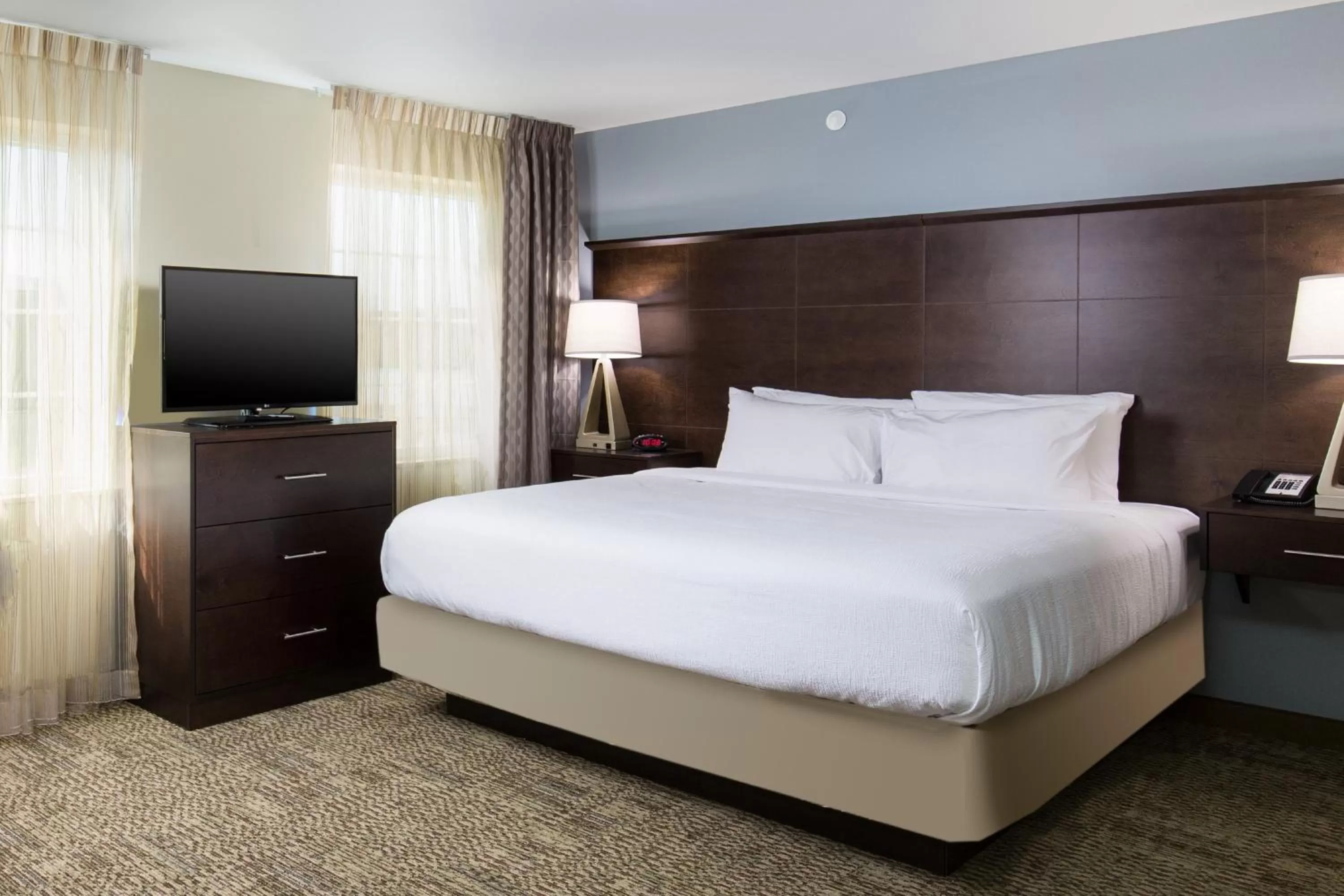 Photo of the whole room, Bed in Staybridge Suites Sacramento-Folsom by IHG