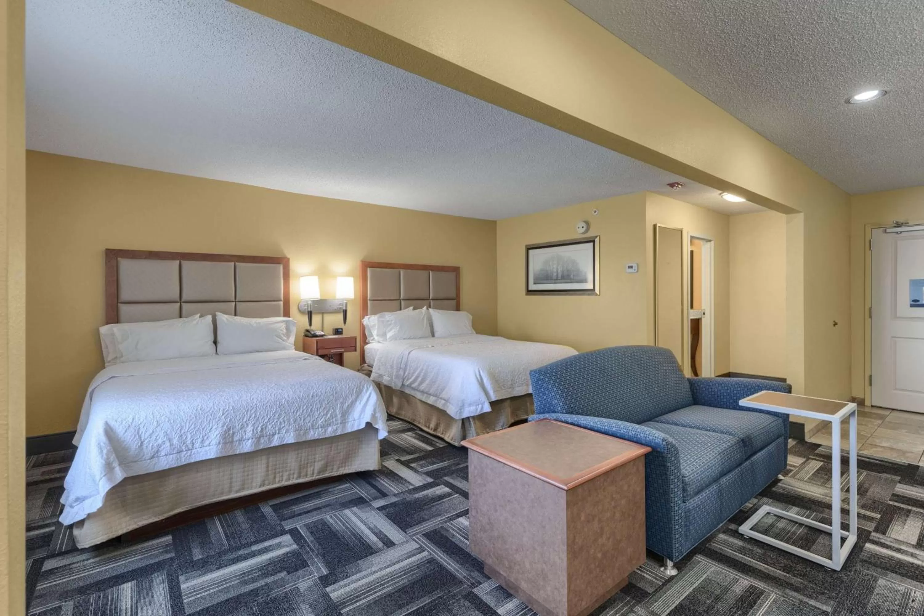Bed in Hampton Inn Owensboro