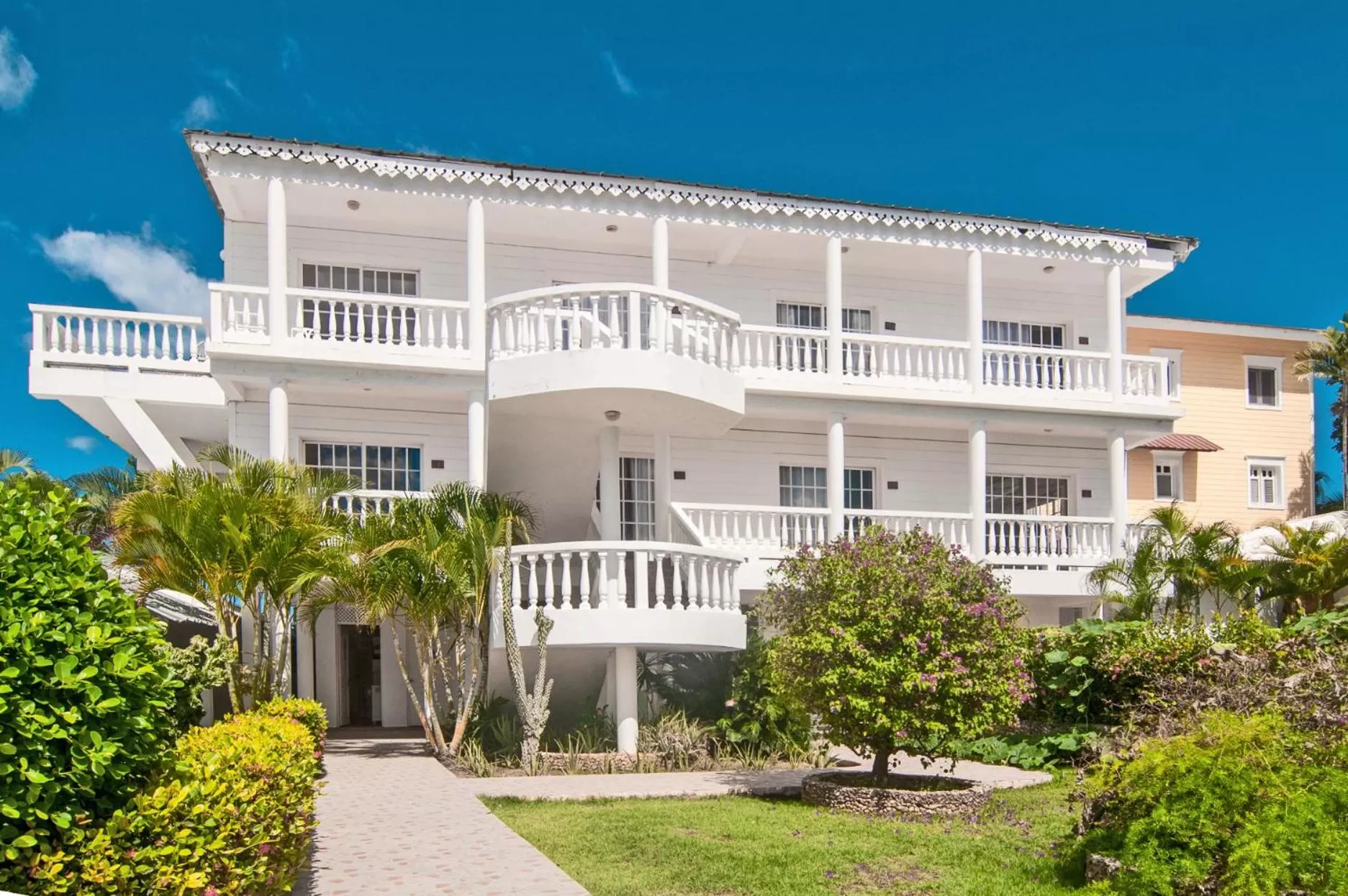 Property building in Piergiorgio Palace Hotel