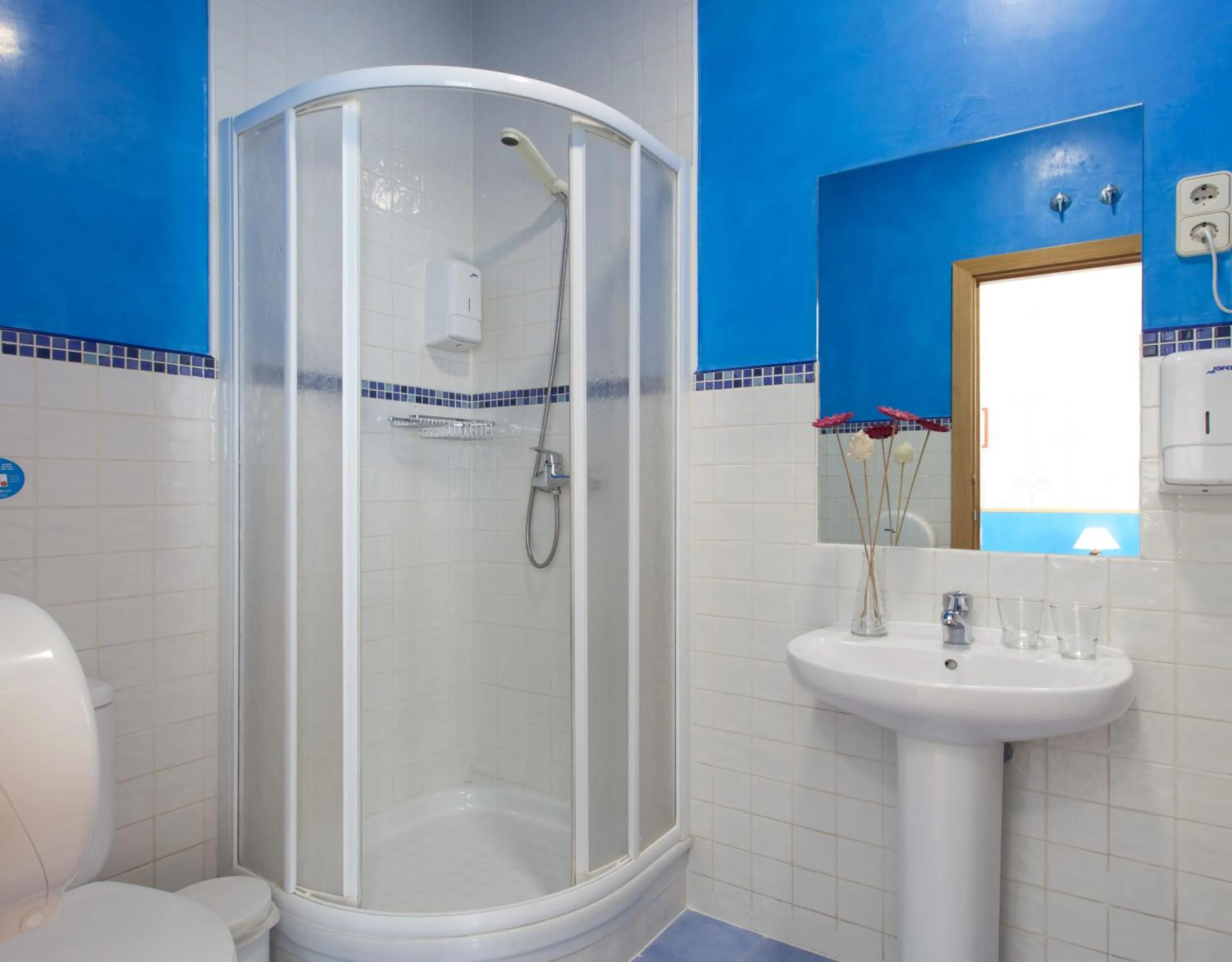 Bathroom in Hostal Montaloya