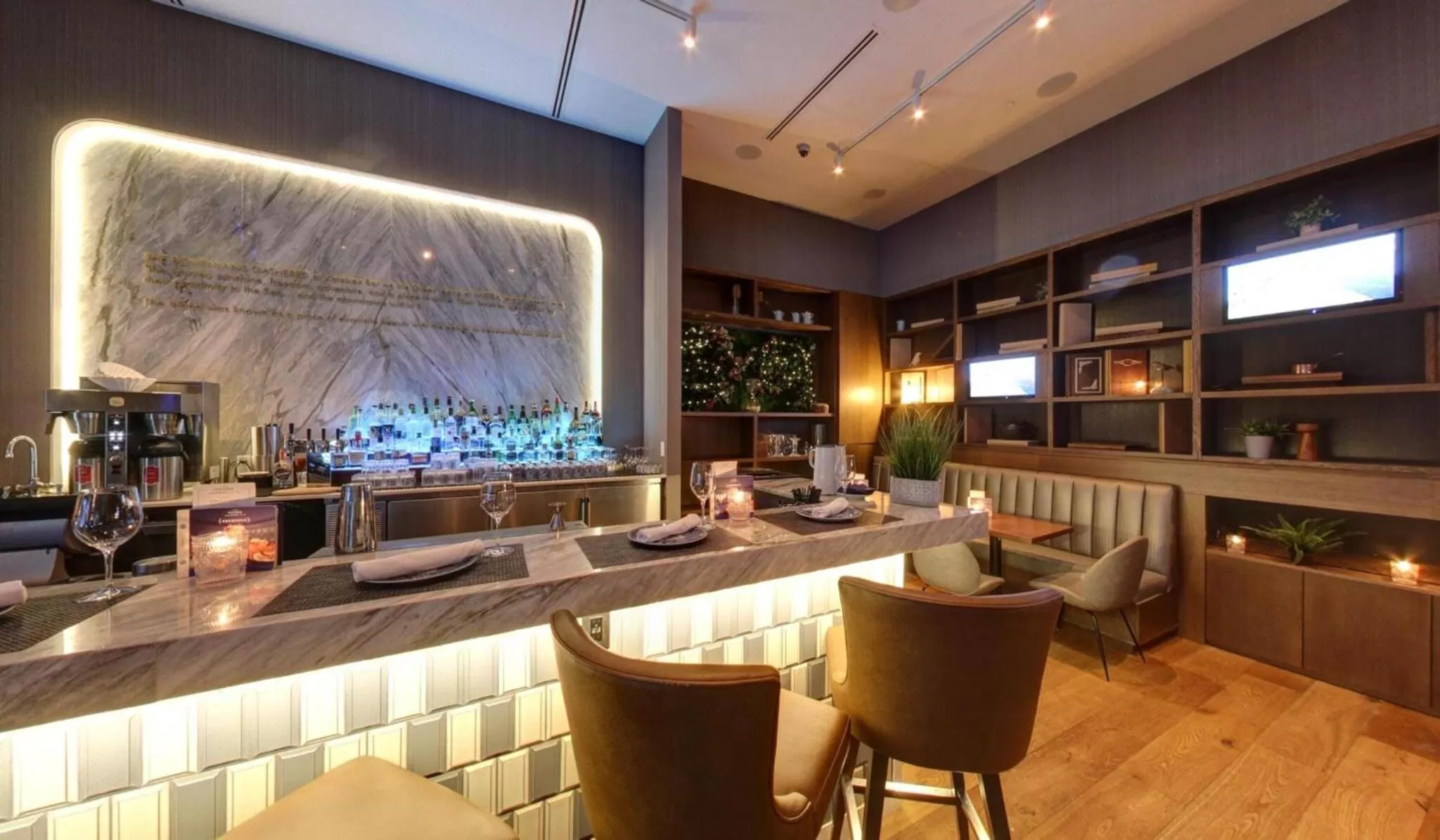 Restaurant/places to eat in EXchange Hotel Vancouver