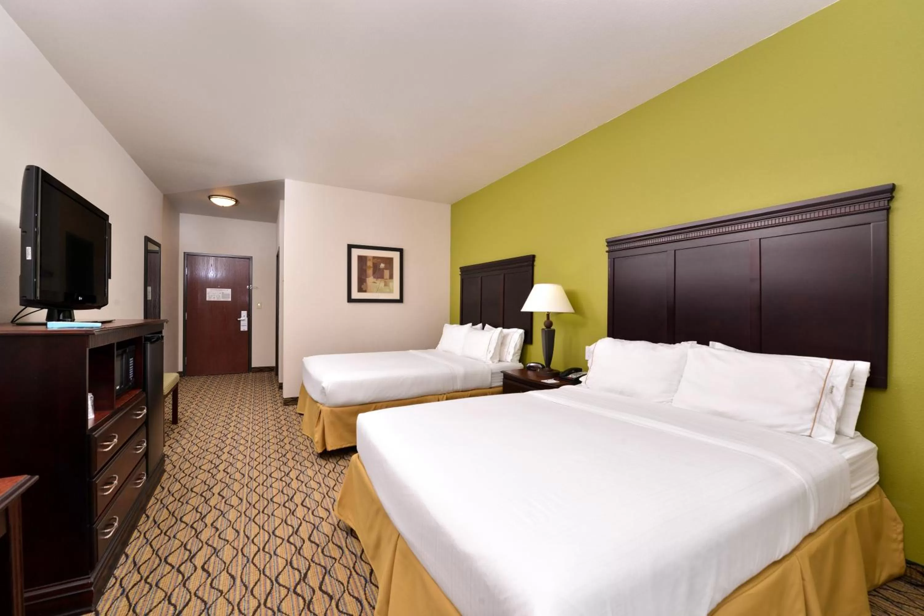Photo of the whole room, Bed in Holiday Inn Express Hotel & Suites Sherman Highway 75 by IHG
