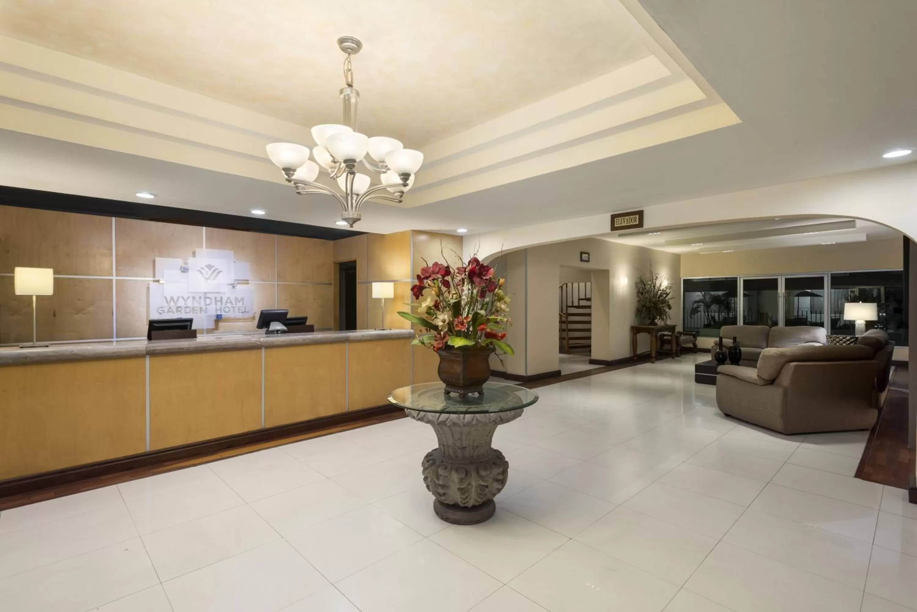 Lobby or reception in Wyndham Garden Obregon
