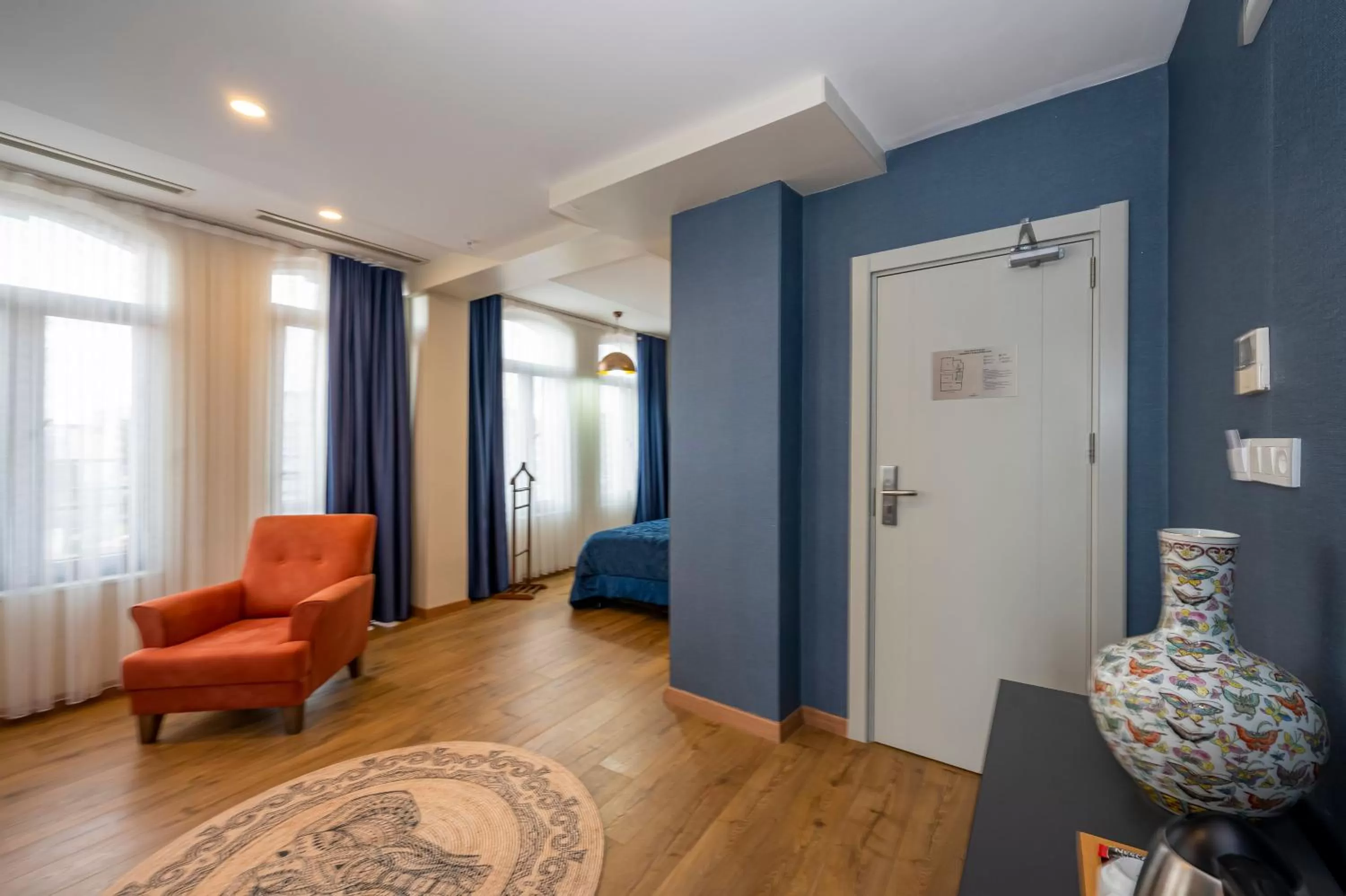 Seating area in Juno Hotel Taksim