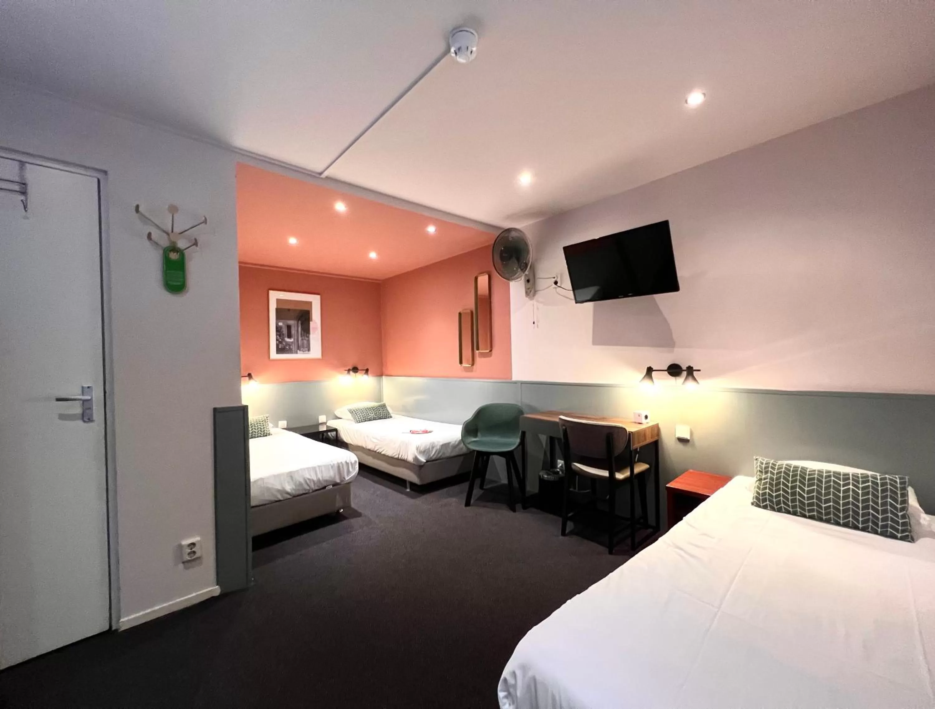 Bedroom, Bed in Hotel Alexander