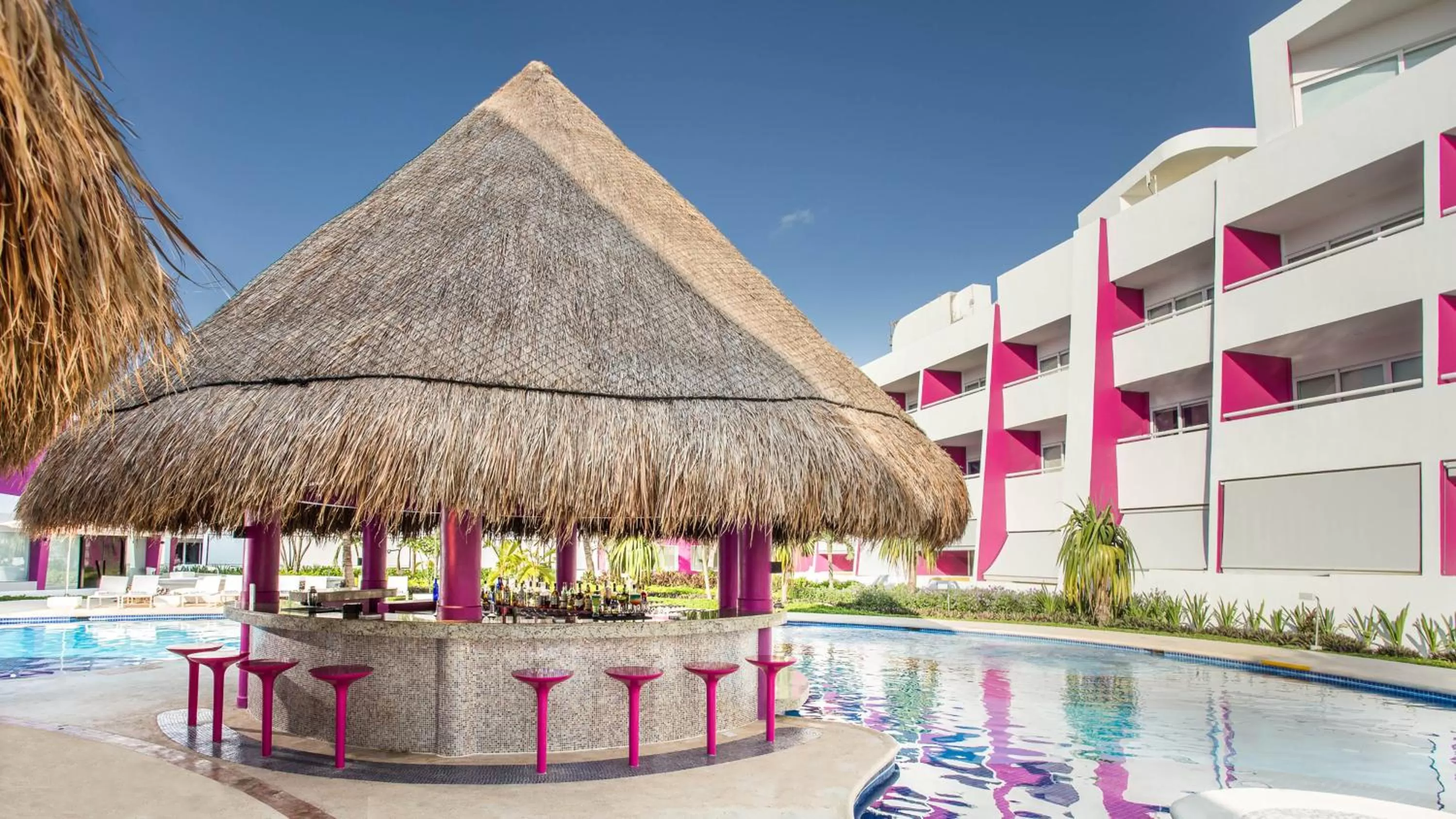Swimming pool in Temptation Cancun Resort - All Inclusive - Adults Only