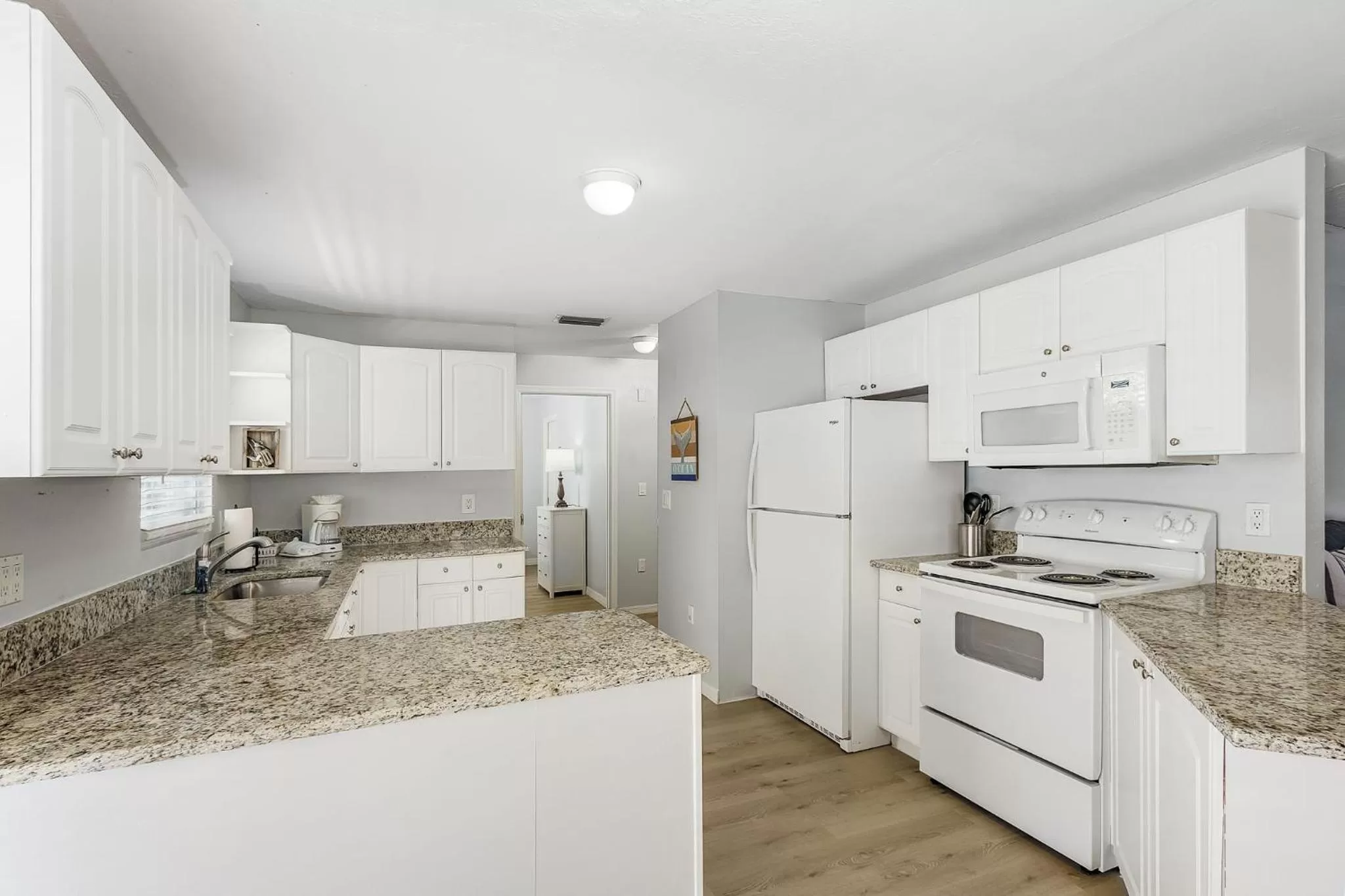 Kitchen or kitchenette in Matlacha on Shoreview