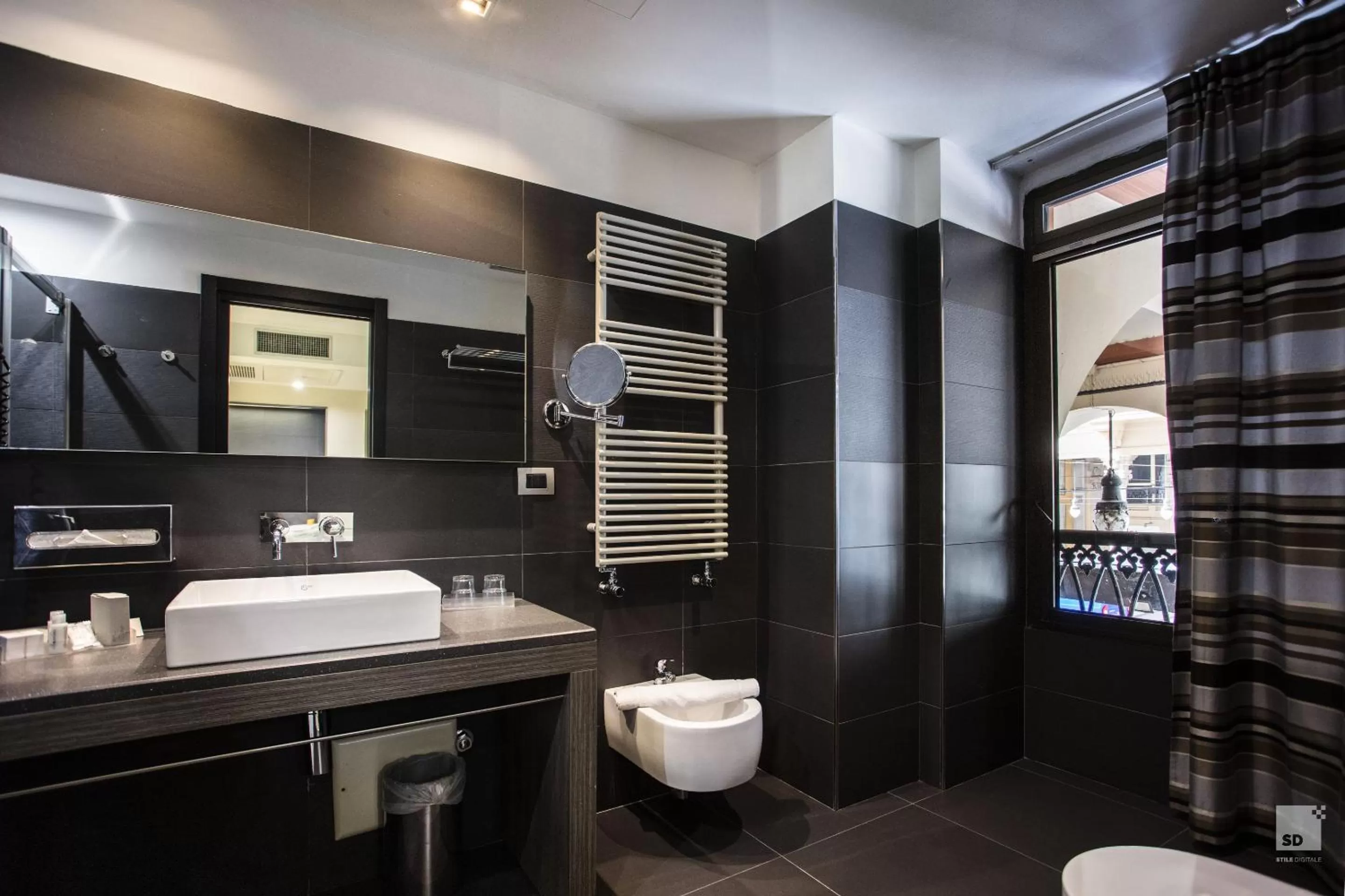 Shower in Hotel Diplomatic