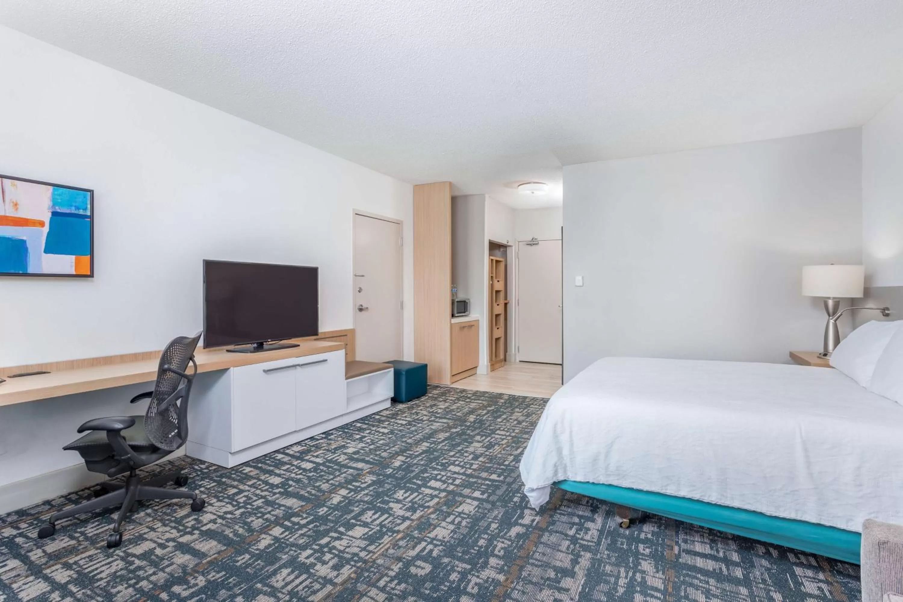 Bed in Hilton Garden Inn Cincinnati/Sharonville