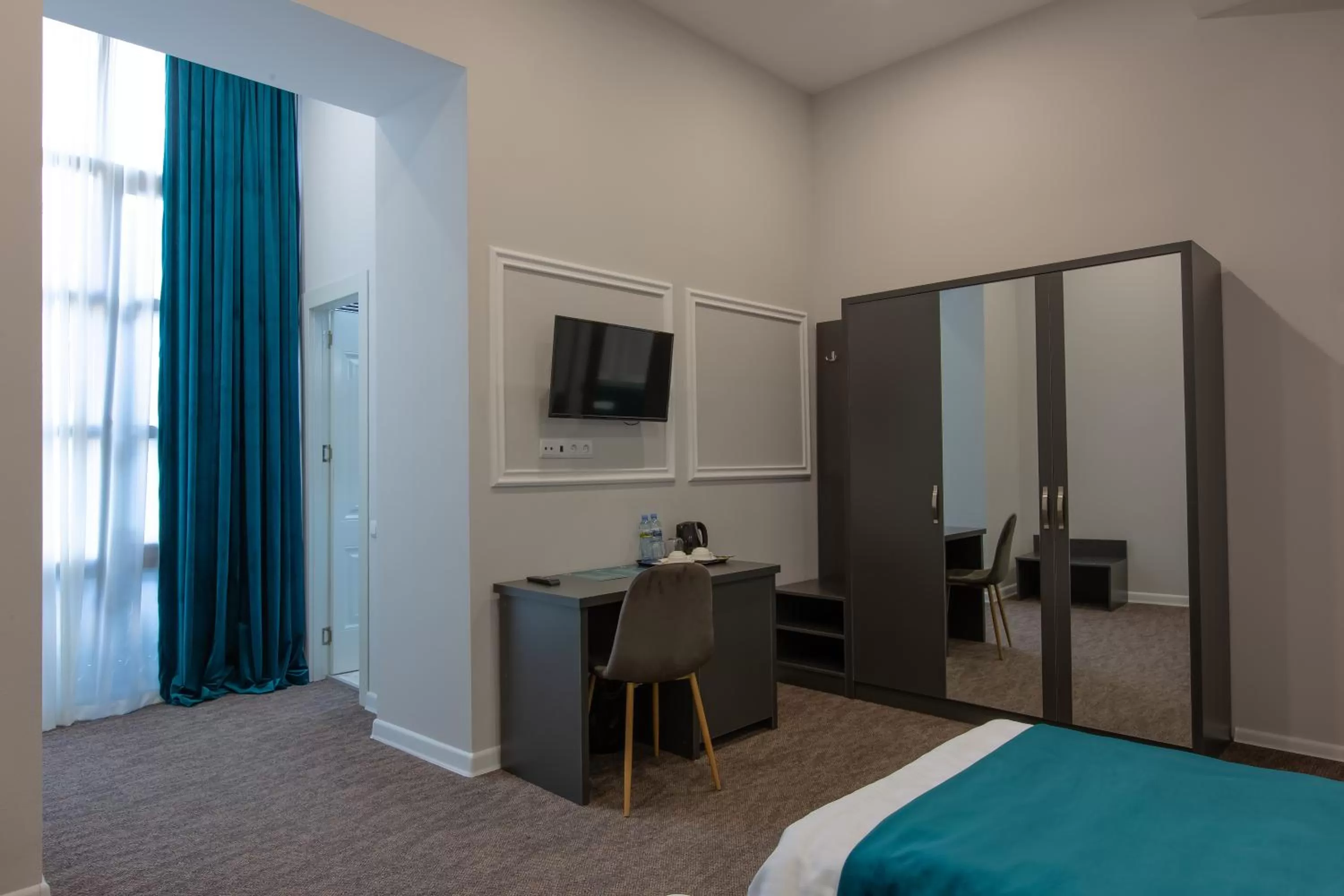 bunk bed, Bed in Royal Inn