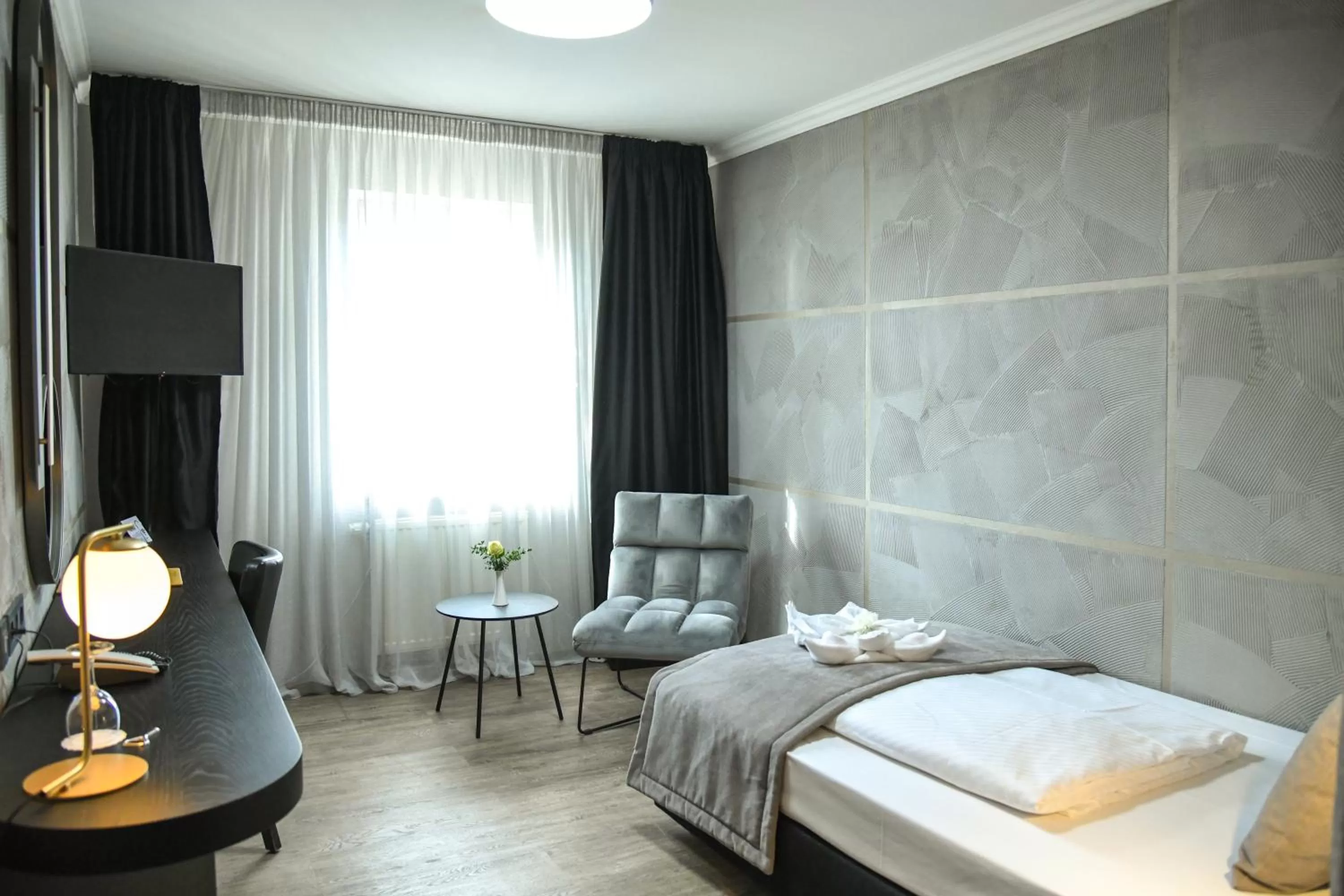 Photo of the whole room, Bed in Hotel Zum Weissen Ross