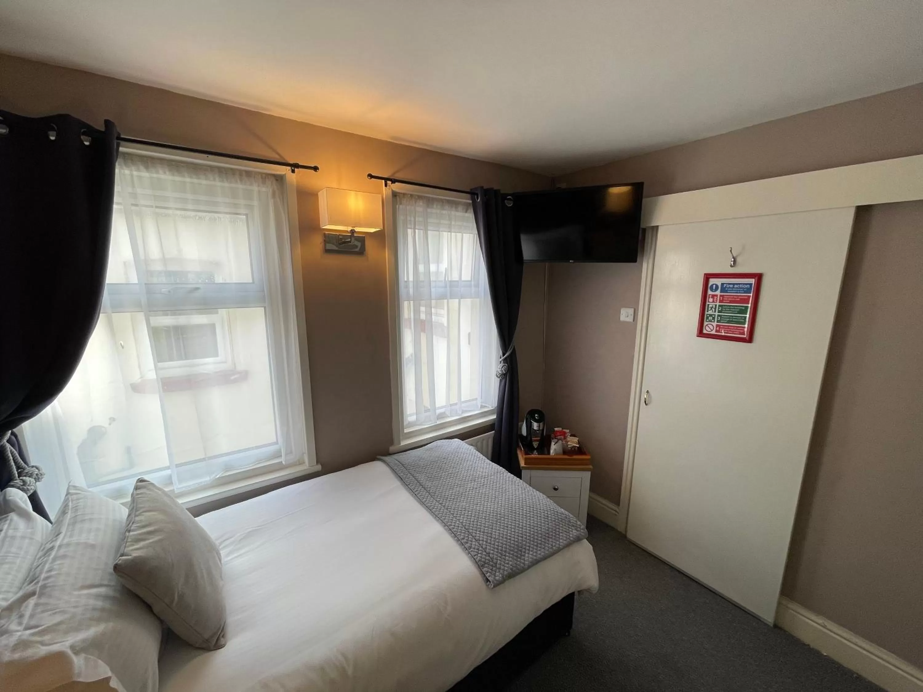 Bedroom, Bed in McGraths Hotel & Public Bar