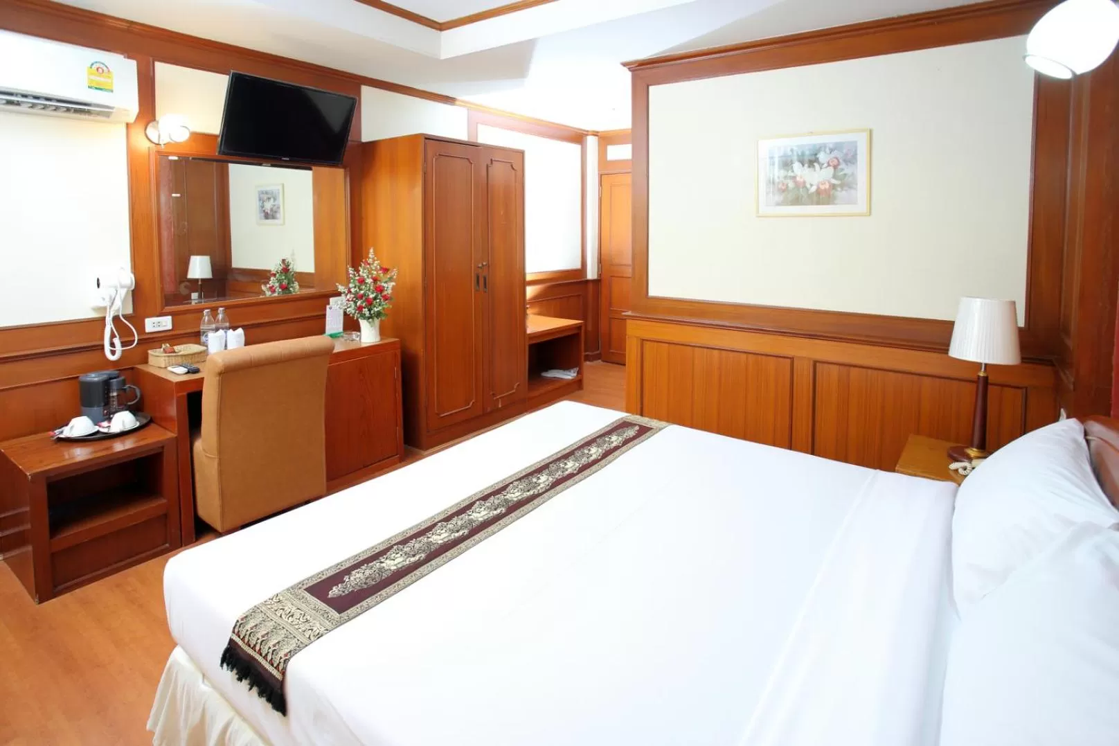 Bed in PJ Watergate Hotel