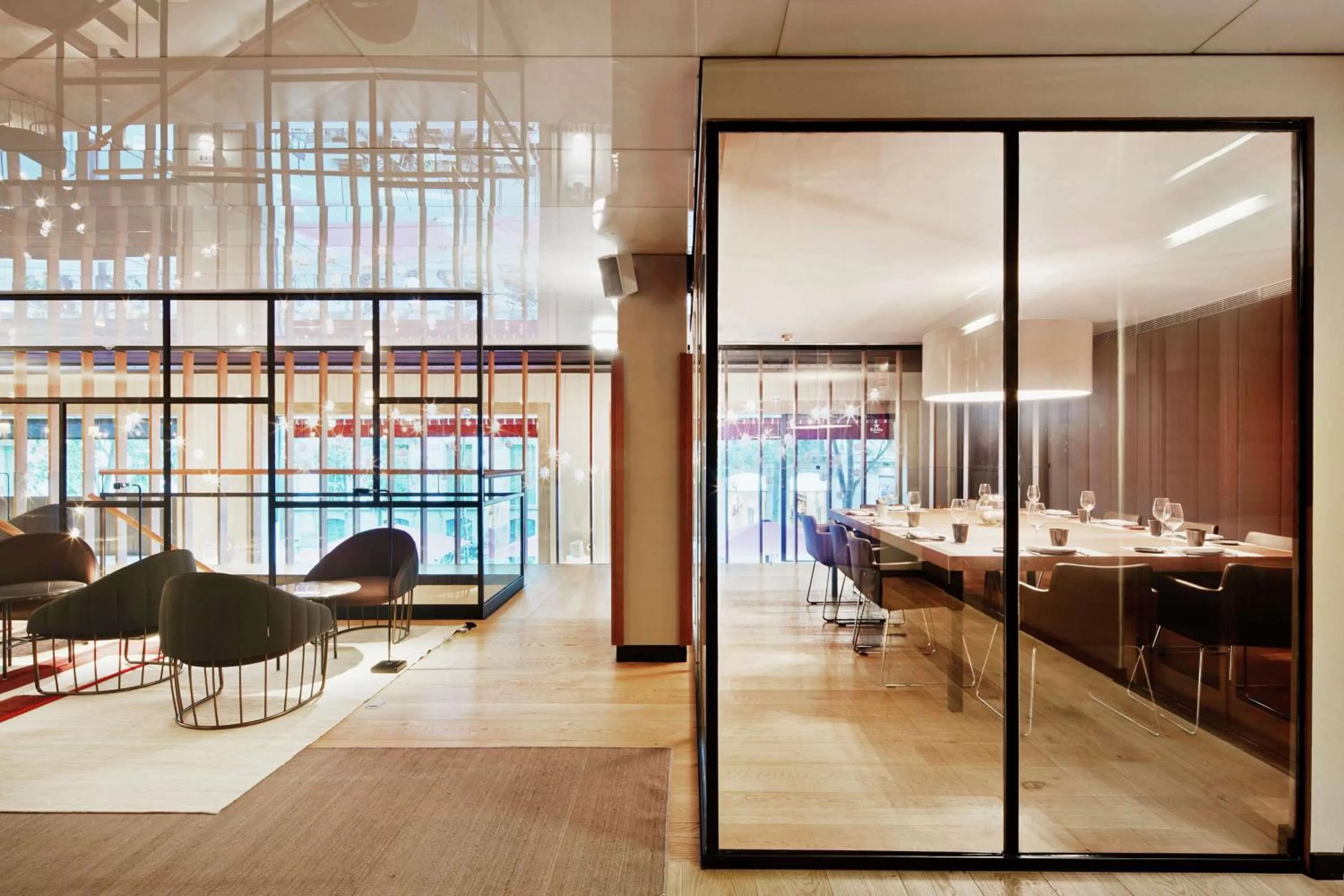 Restaurant/places to eat in Alexandra Barcelona Hotel, Curio Collection by Hilton