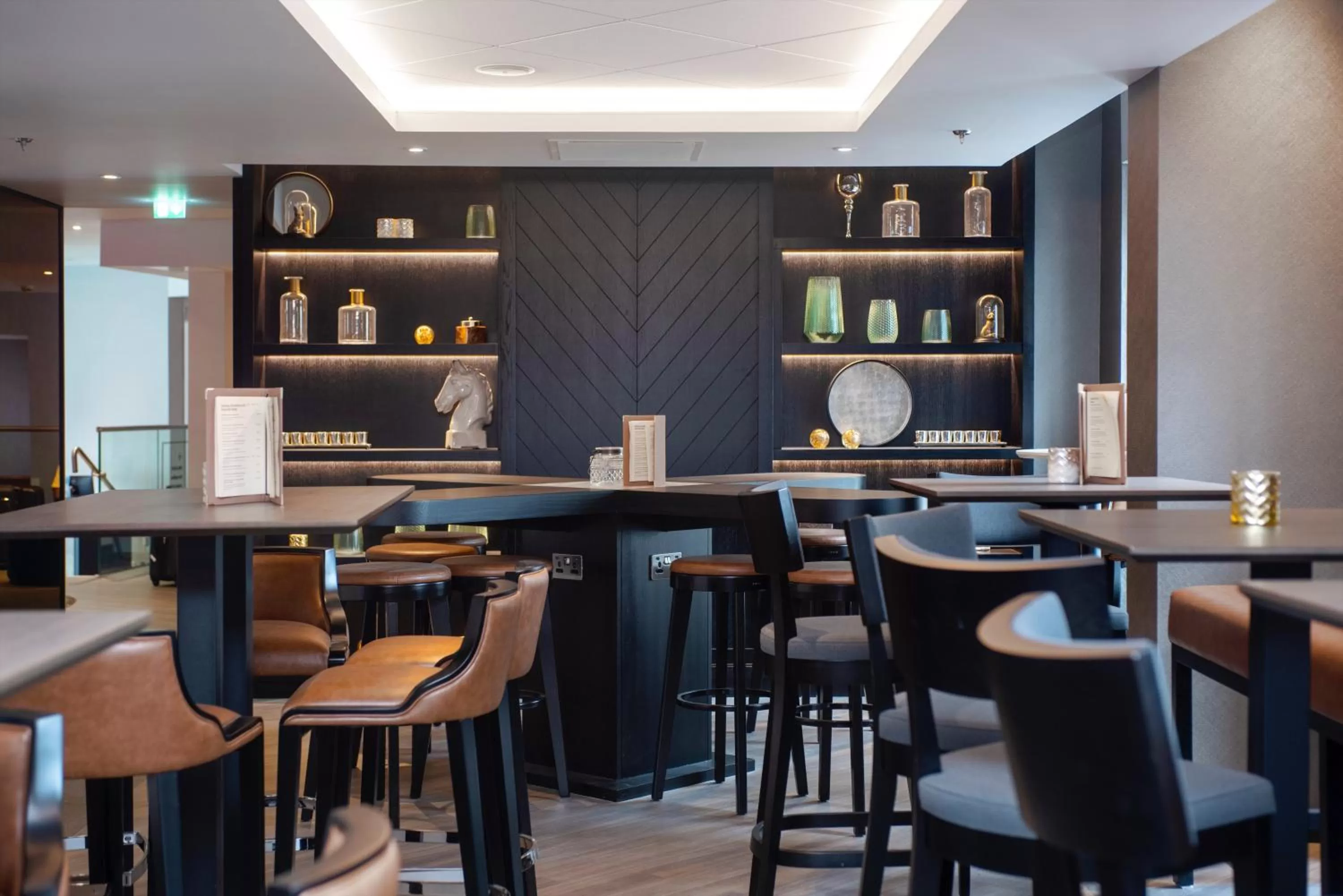 Lounge or bar in Ten Hill Place