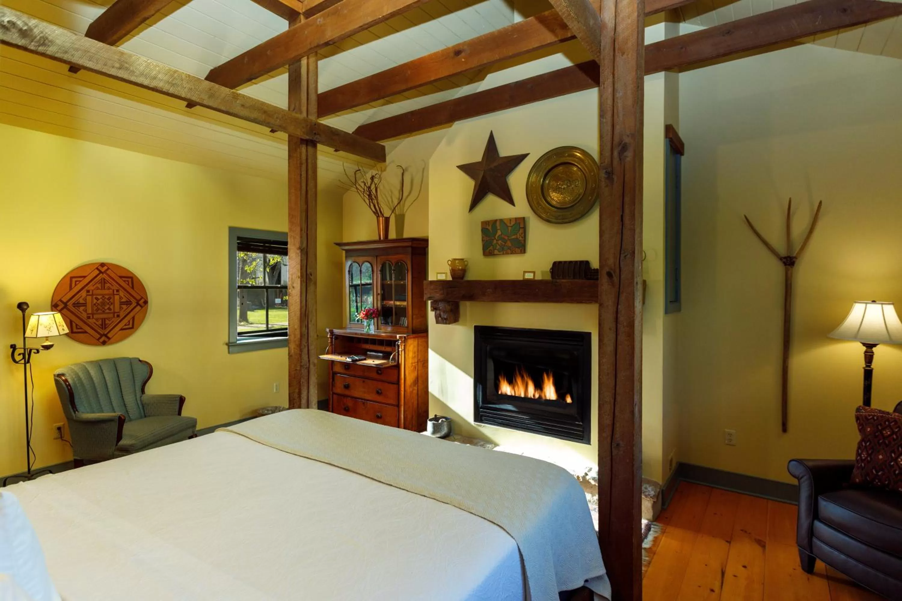 flat iron, Bed in Woolverton Inn