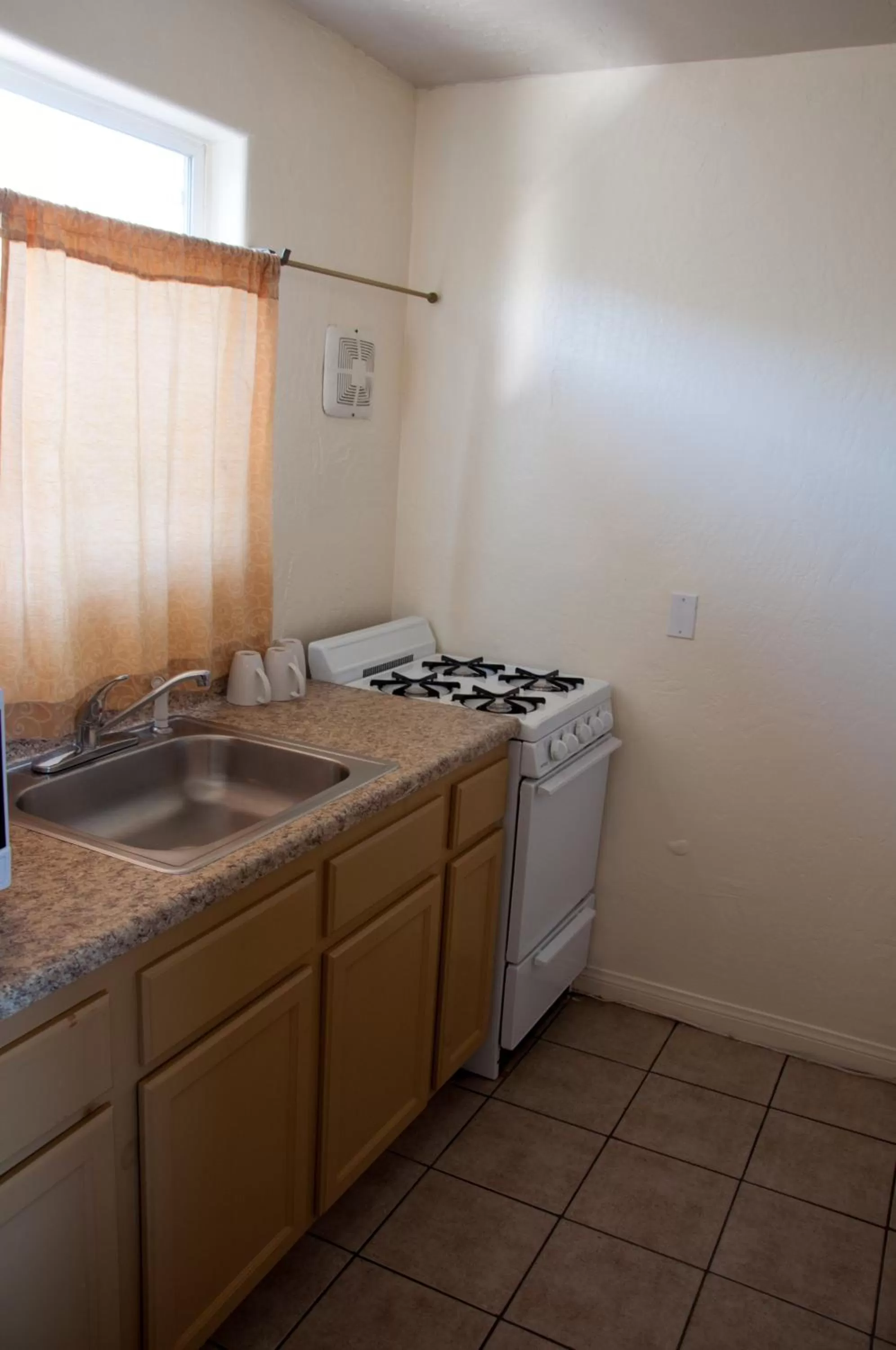 Kitchen or kitchenette in Mission Bell Motel