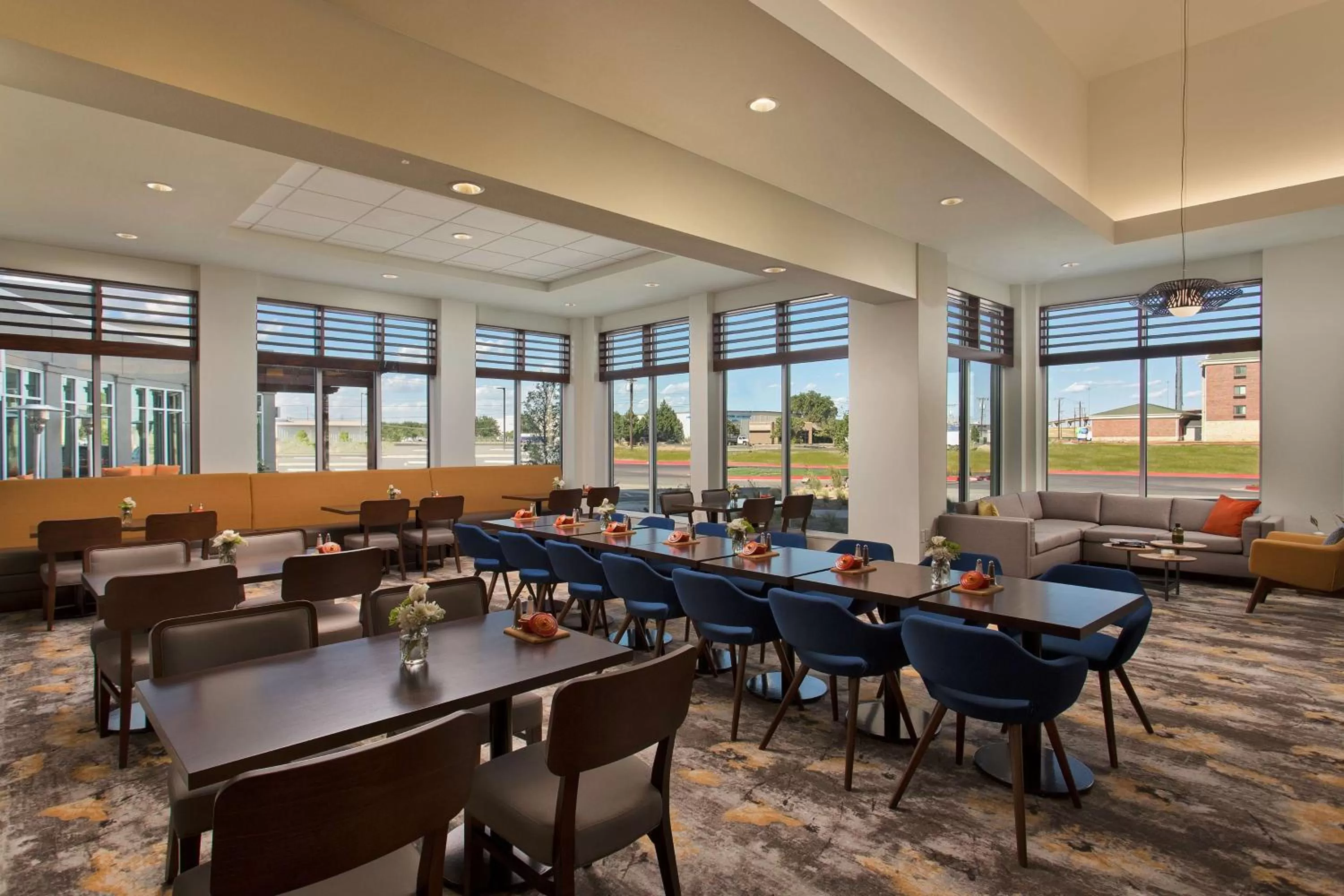 Dining area in Hilton Garden Inn Lubbock