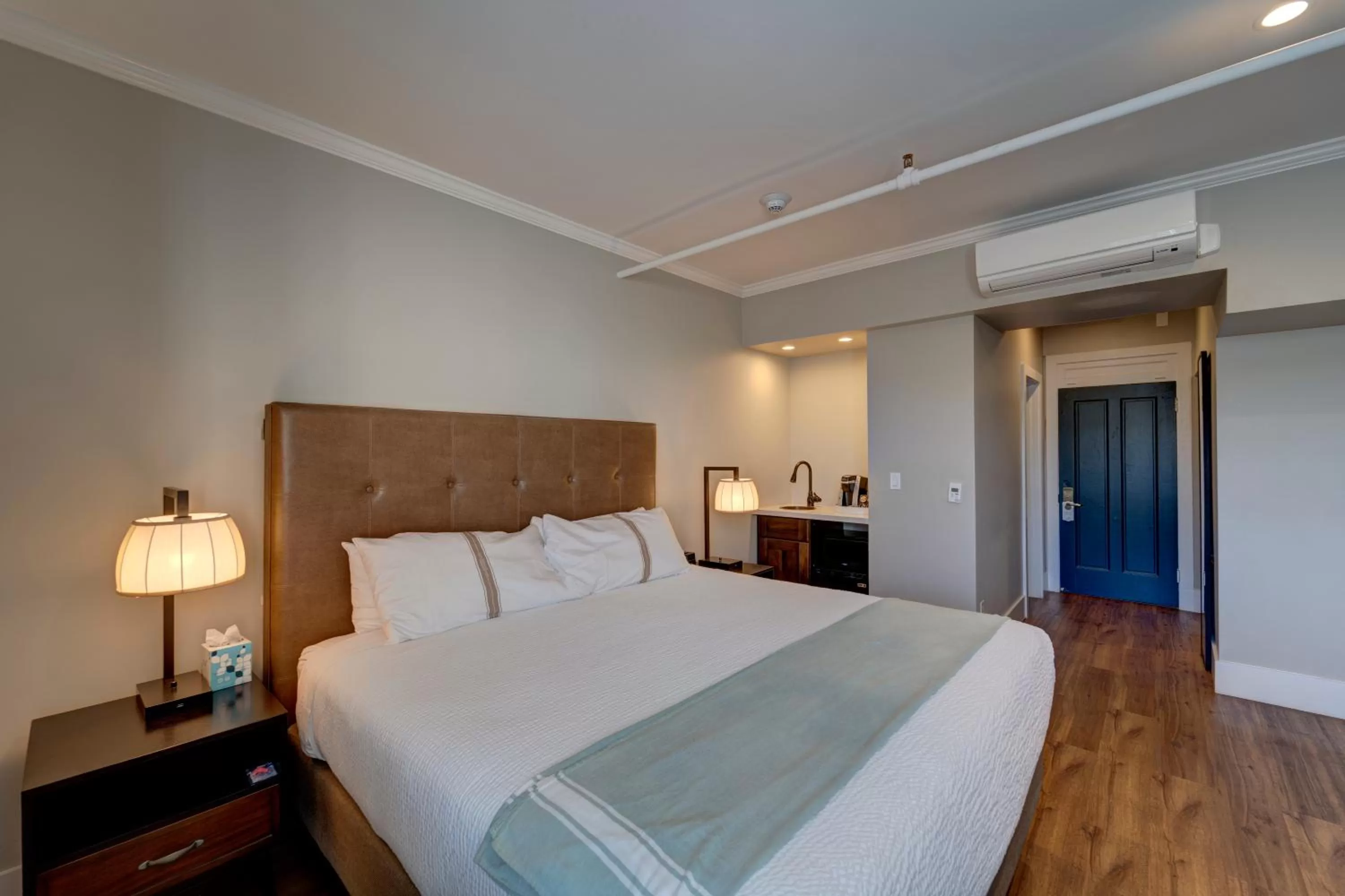 Superior King Room - Non-Smoking in Hotel Petaluma, Tapestry Collection by Hilton