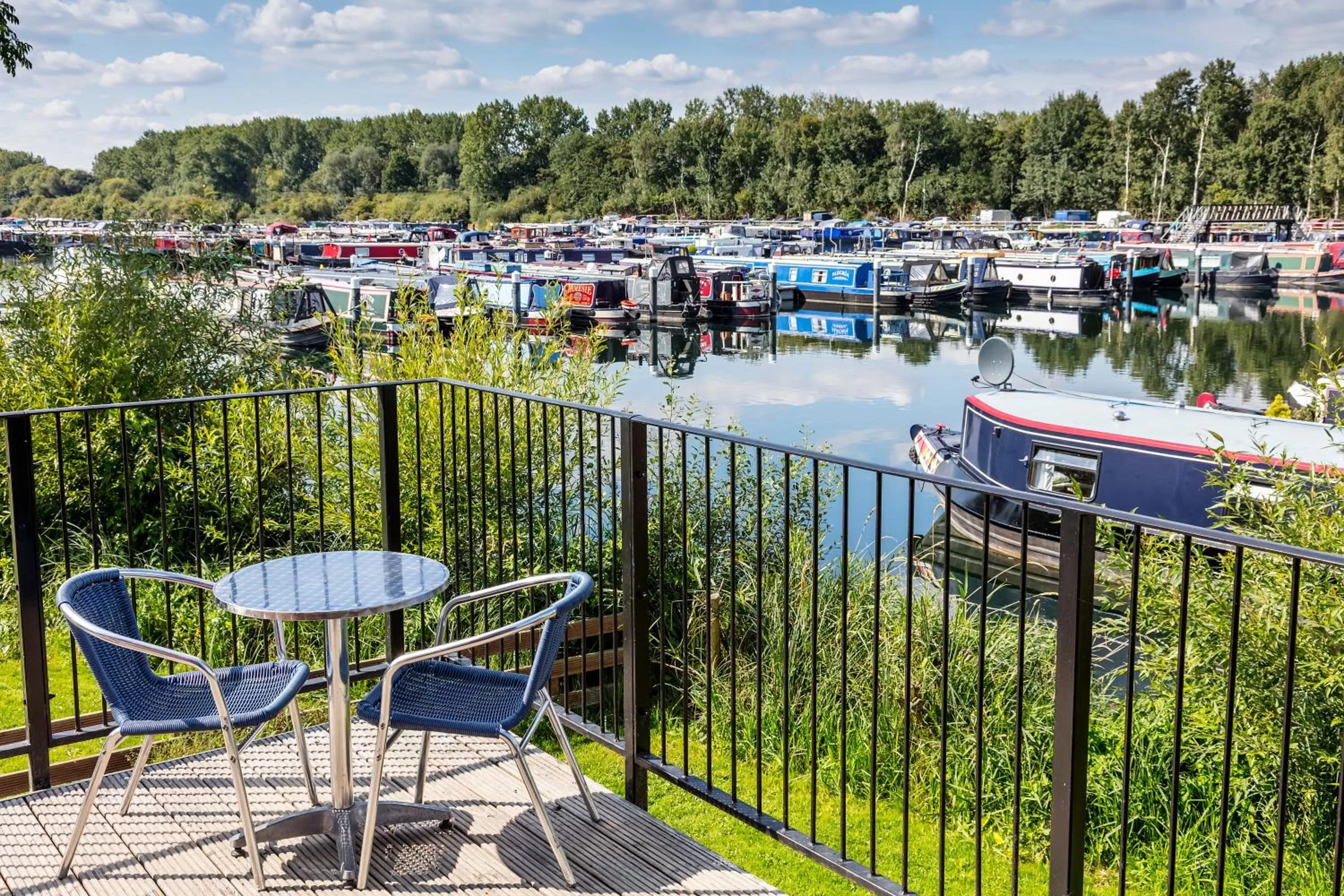 Restaurant/places to eat in Roydon Marina Village Hotel