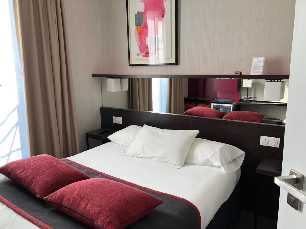 Bed in Hôtel Charing Cross