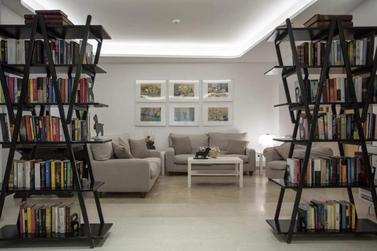 Library in Hotel Principe