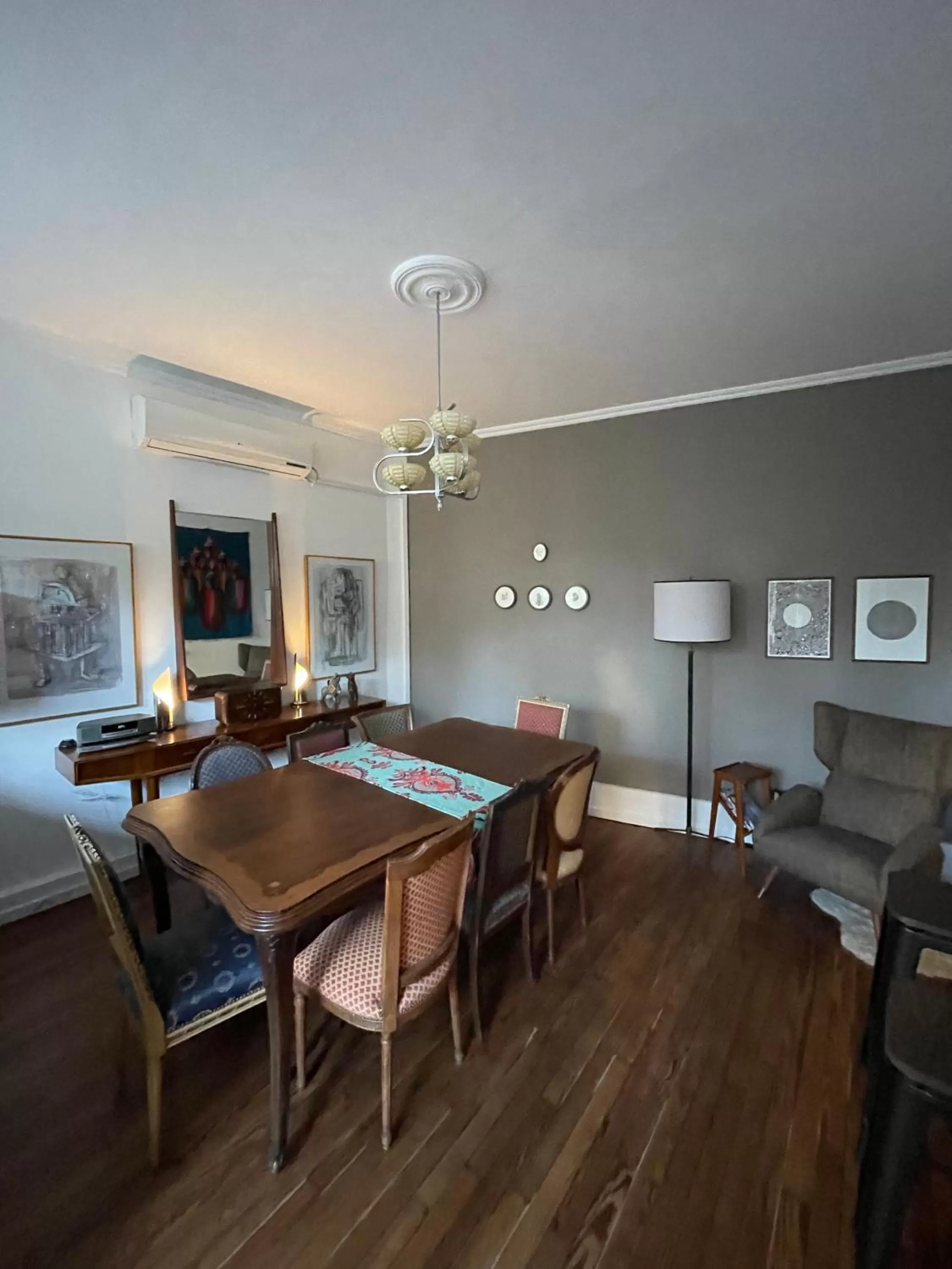 Dining area in Le Petit Palais