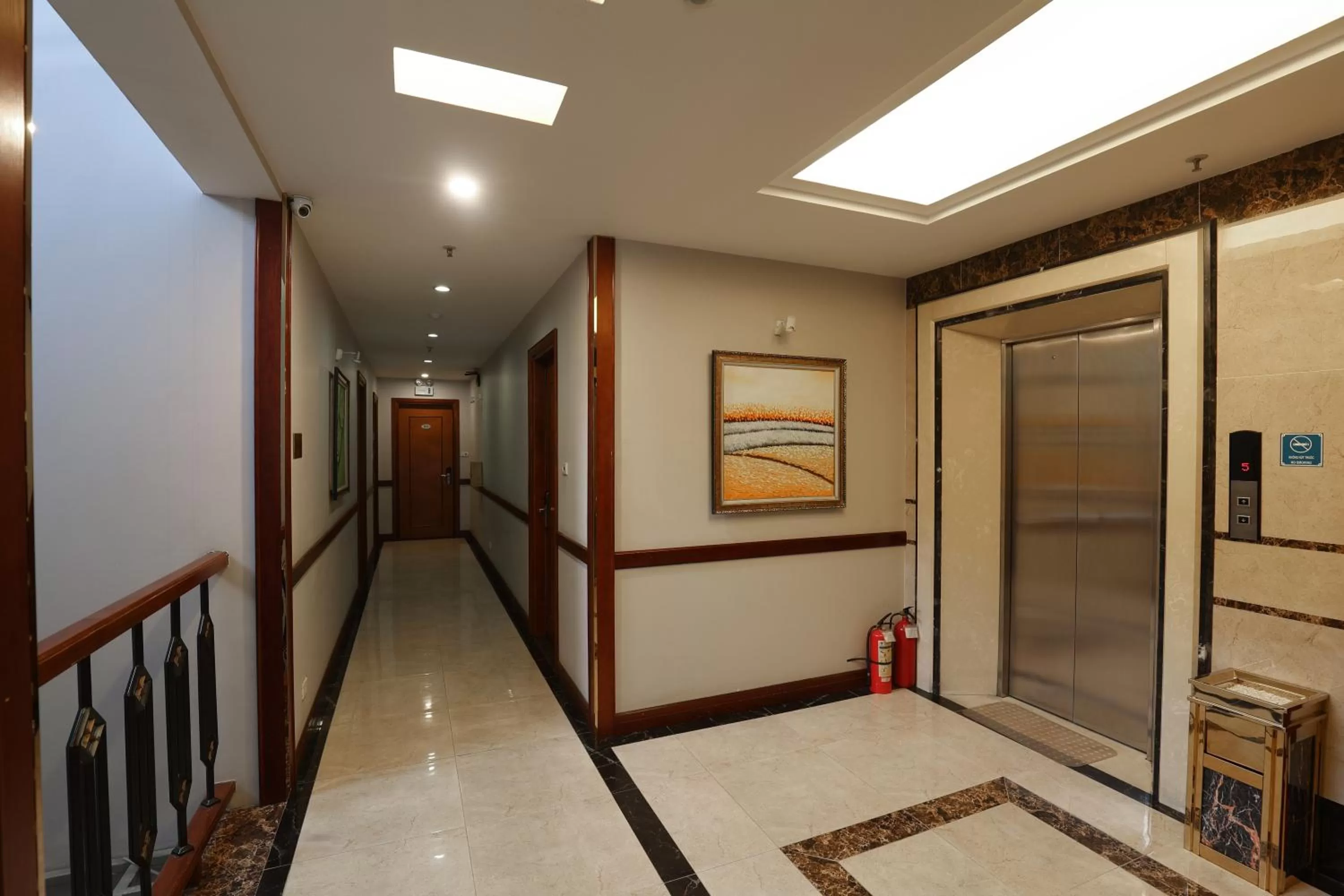 elevator in Gallant Hotel