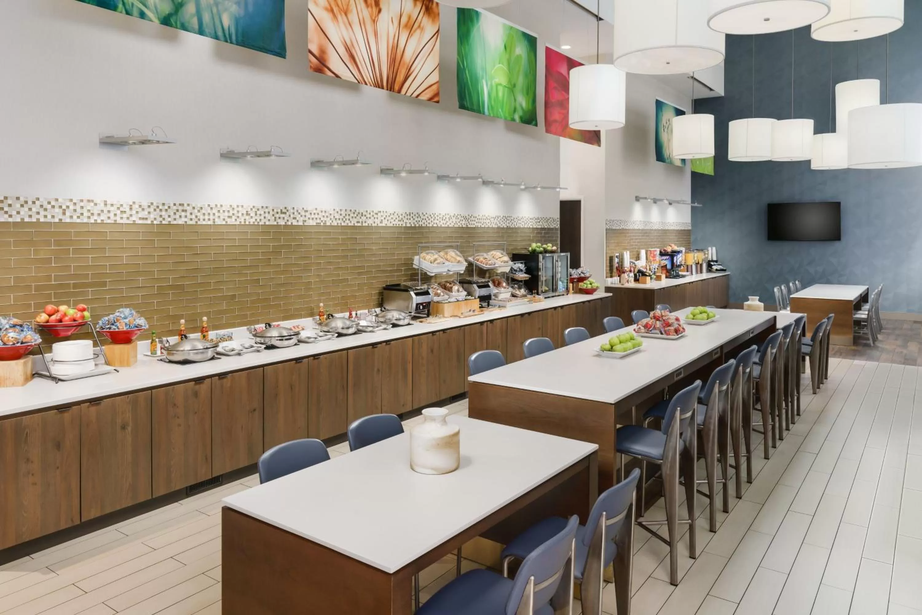 Breakfast in Fairfield Inn & Suites by Marriott New York Midtown Manhattan/Penn Station