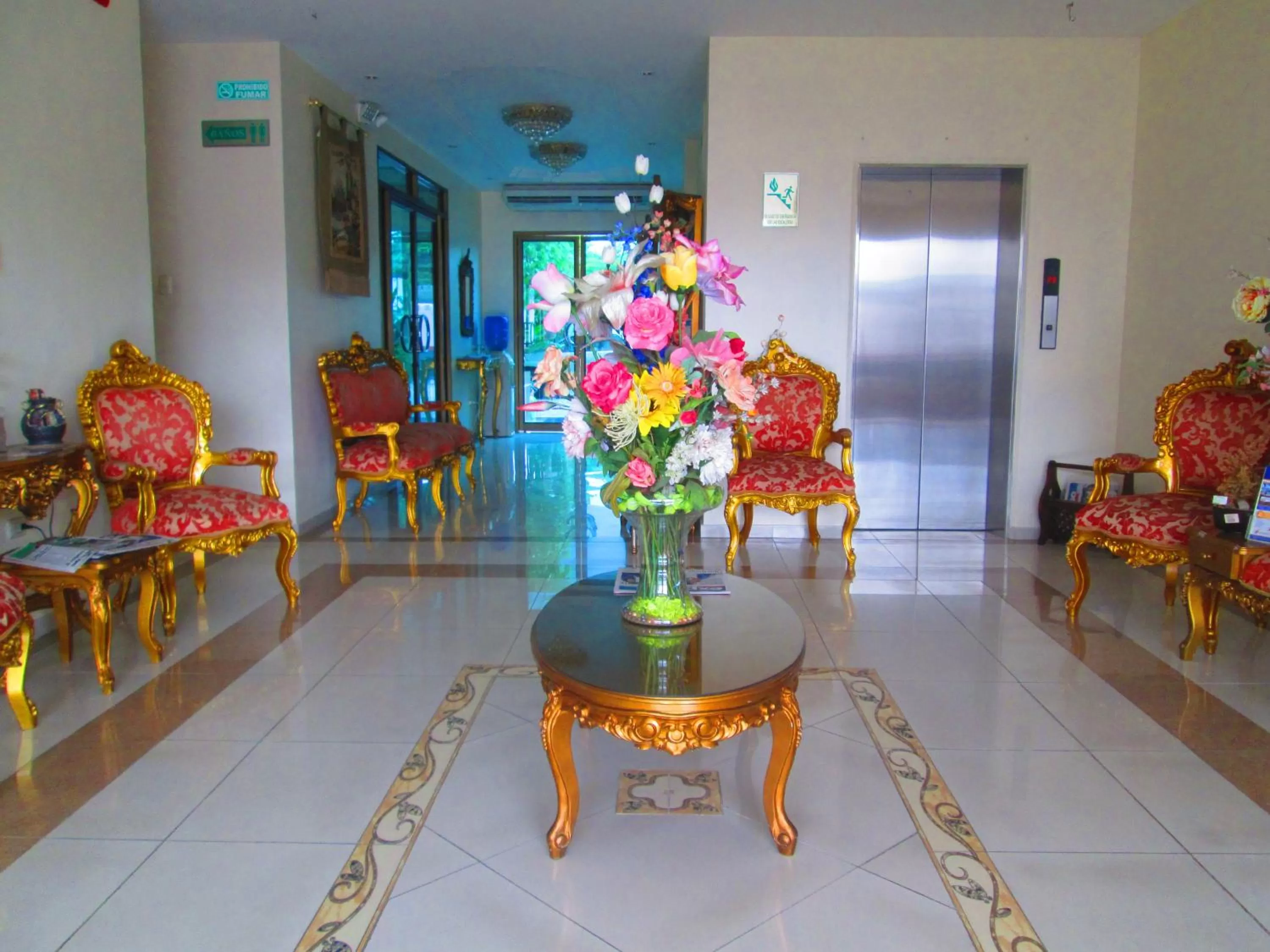 Lobby or reception in Hotel Garzota Inn