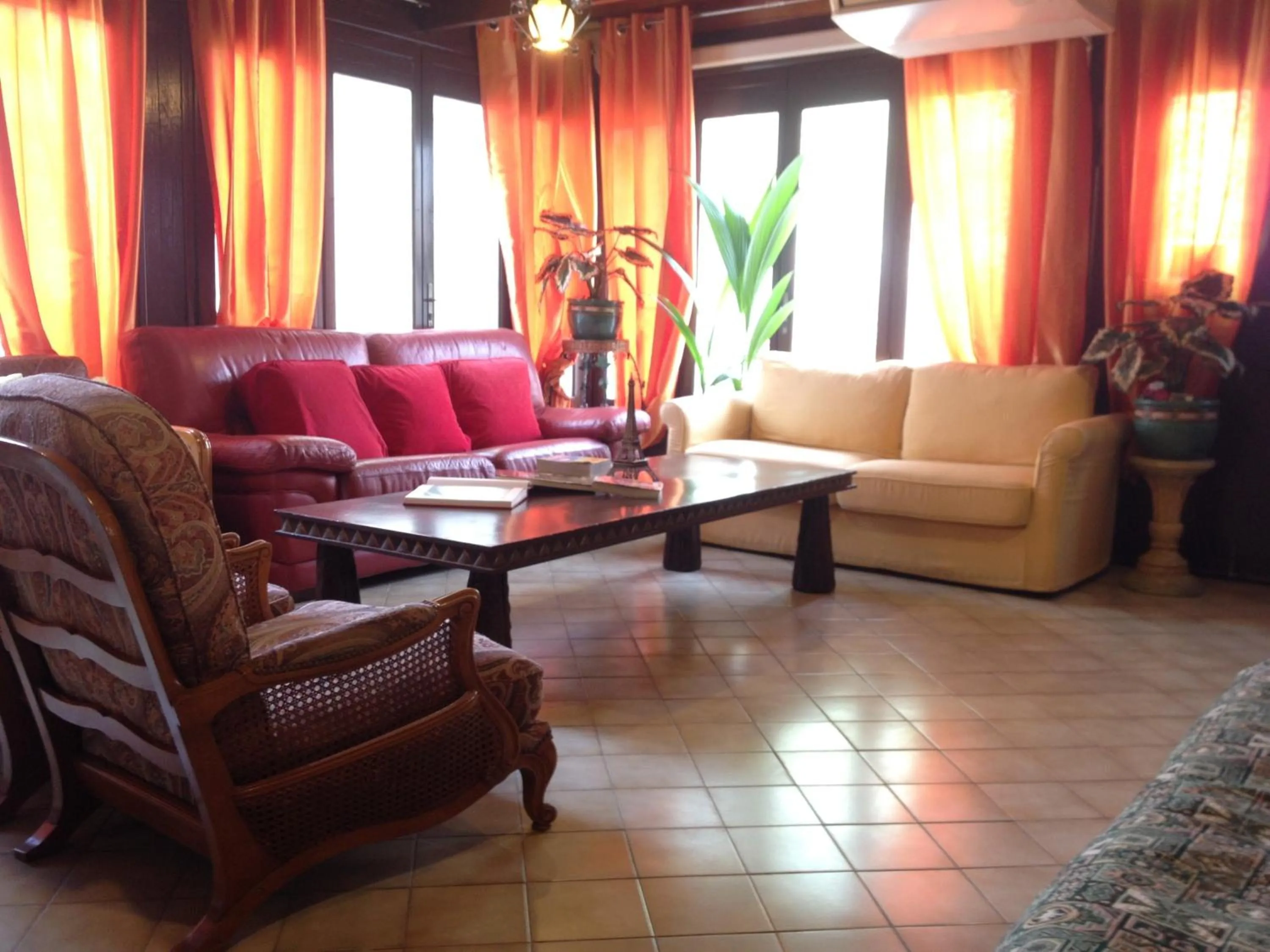 Communal lounge/ TV room in Hotel Paris Star