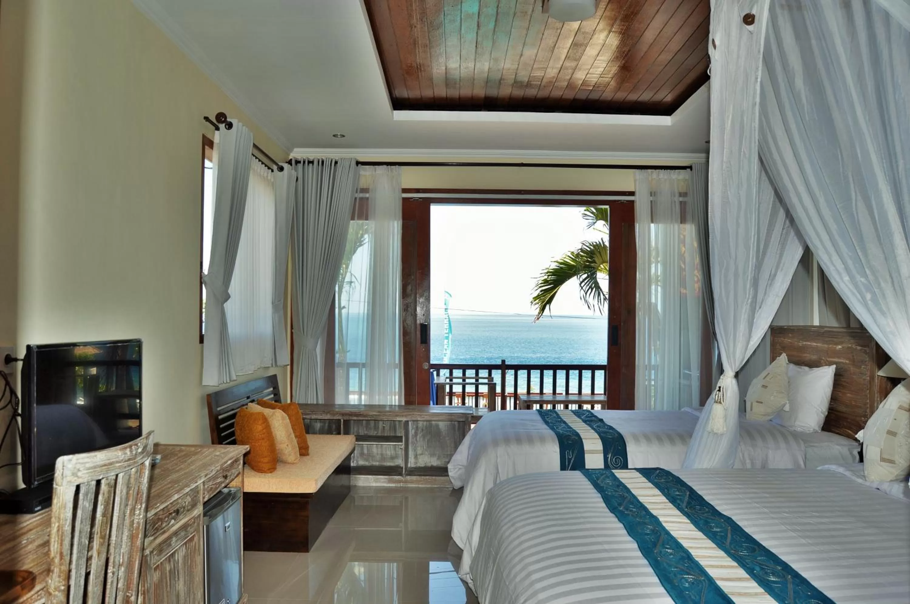 Balcony/Terrace, Bed in Ocean Terrace Suite And Spa Luxury