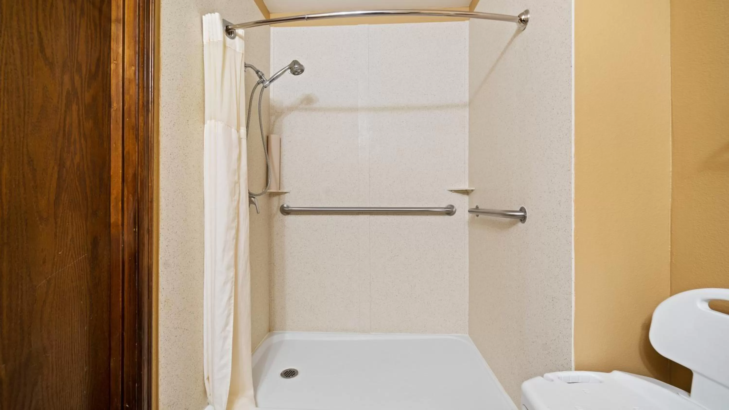Facility for disabled guests in Clarion Hotel & Suites Fairbanks near Ft Wainwright