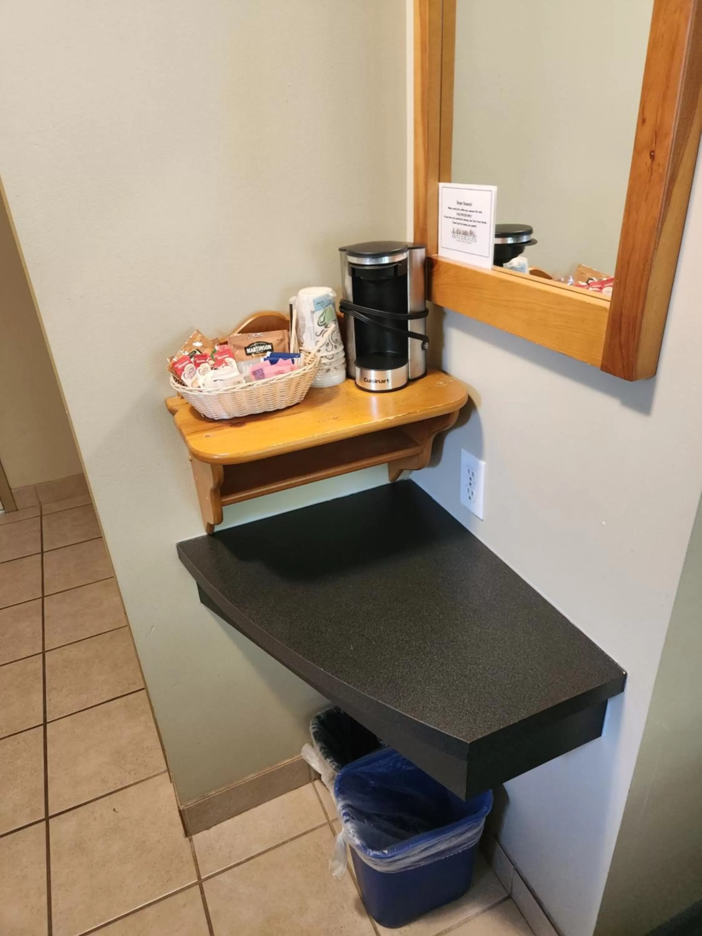 Coffee/tea facilities in Waterton Lakes Lodge Resort
