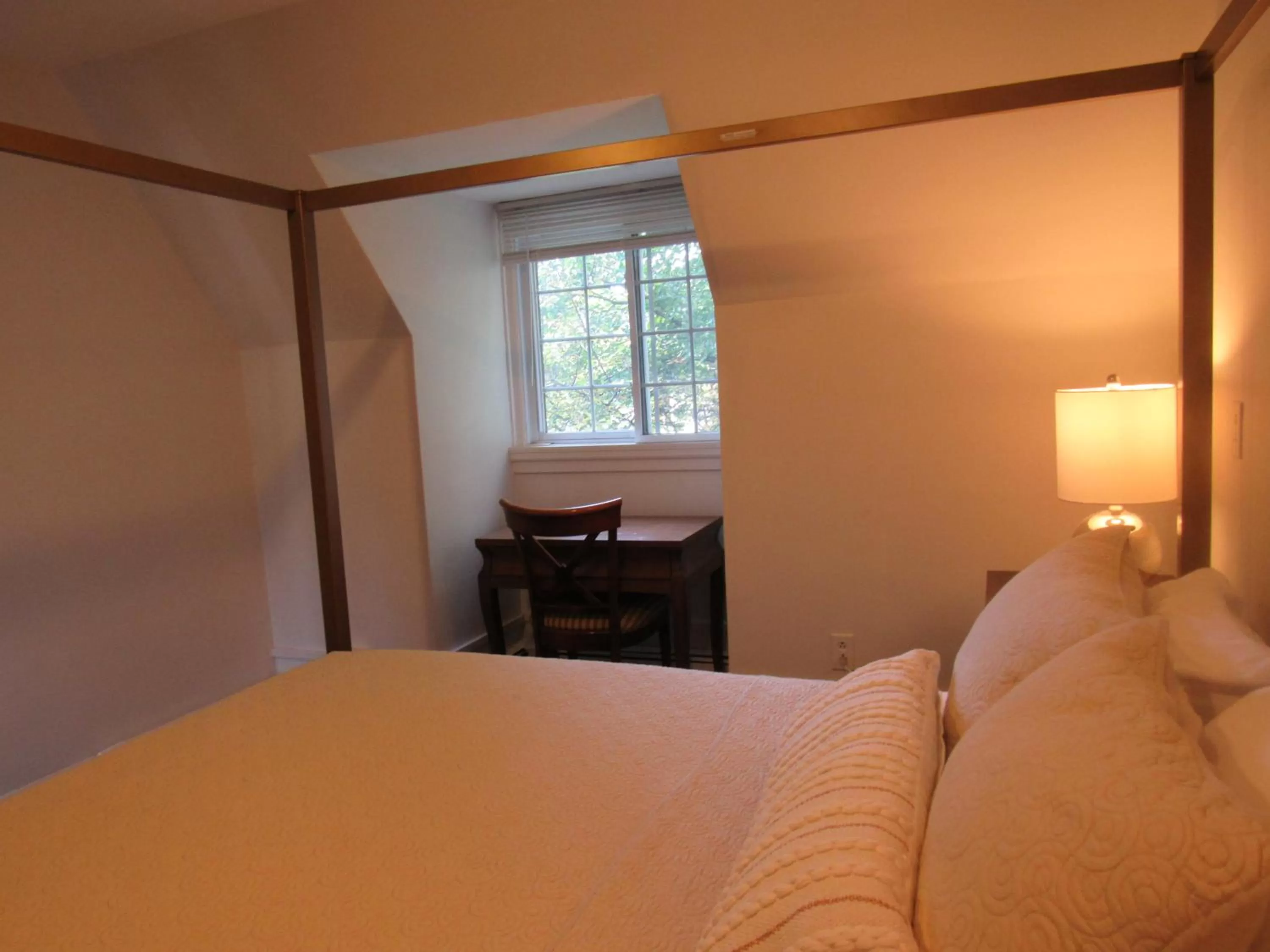 Bed in The Argus Hotel & Cocktail Lounge