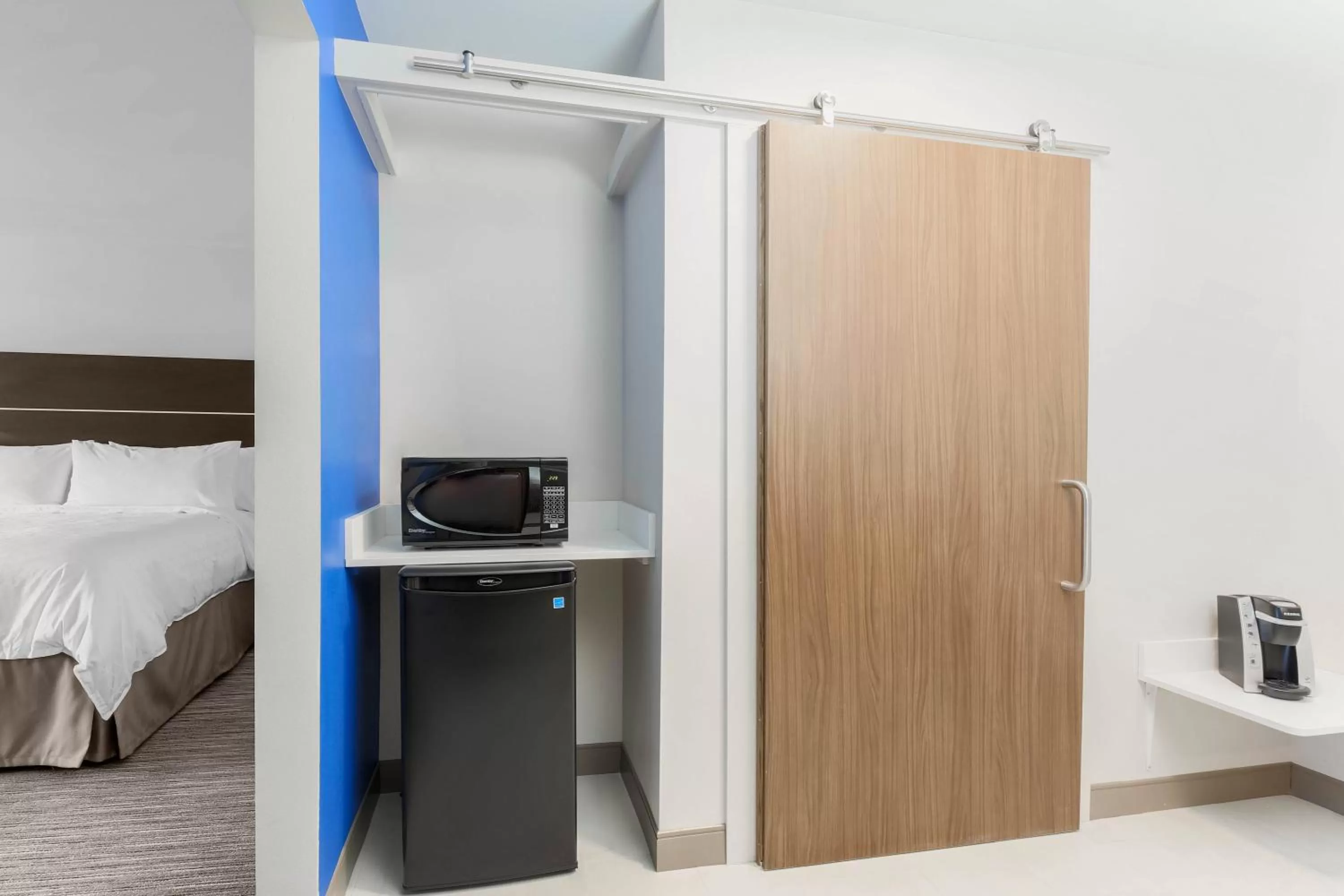 Photo of the whole room, Bed in Holiday Inn Express & Suites Chicago O'Hare Airport by IHG