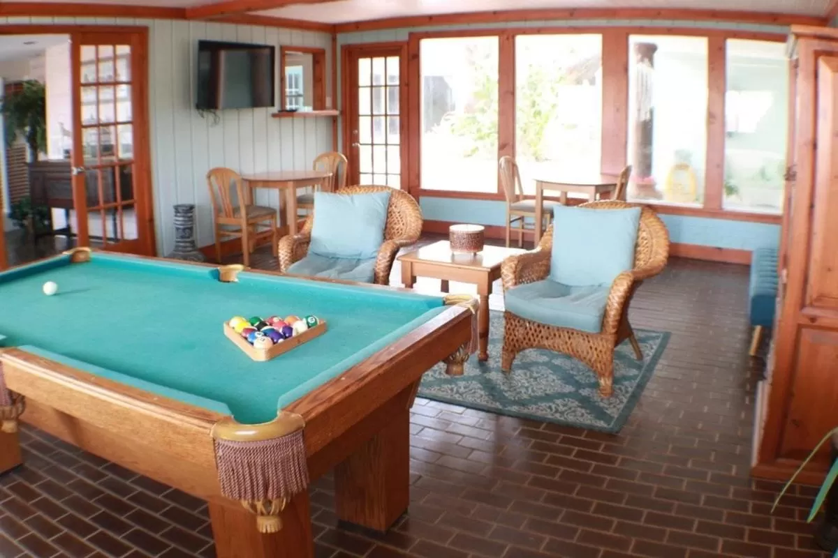 D&R Pelican Bay Resort