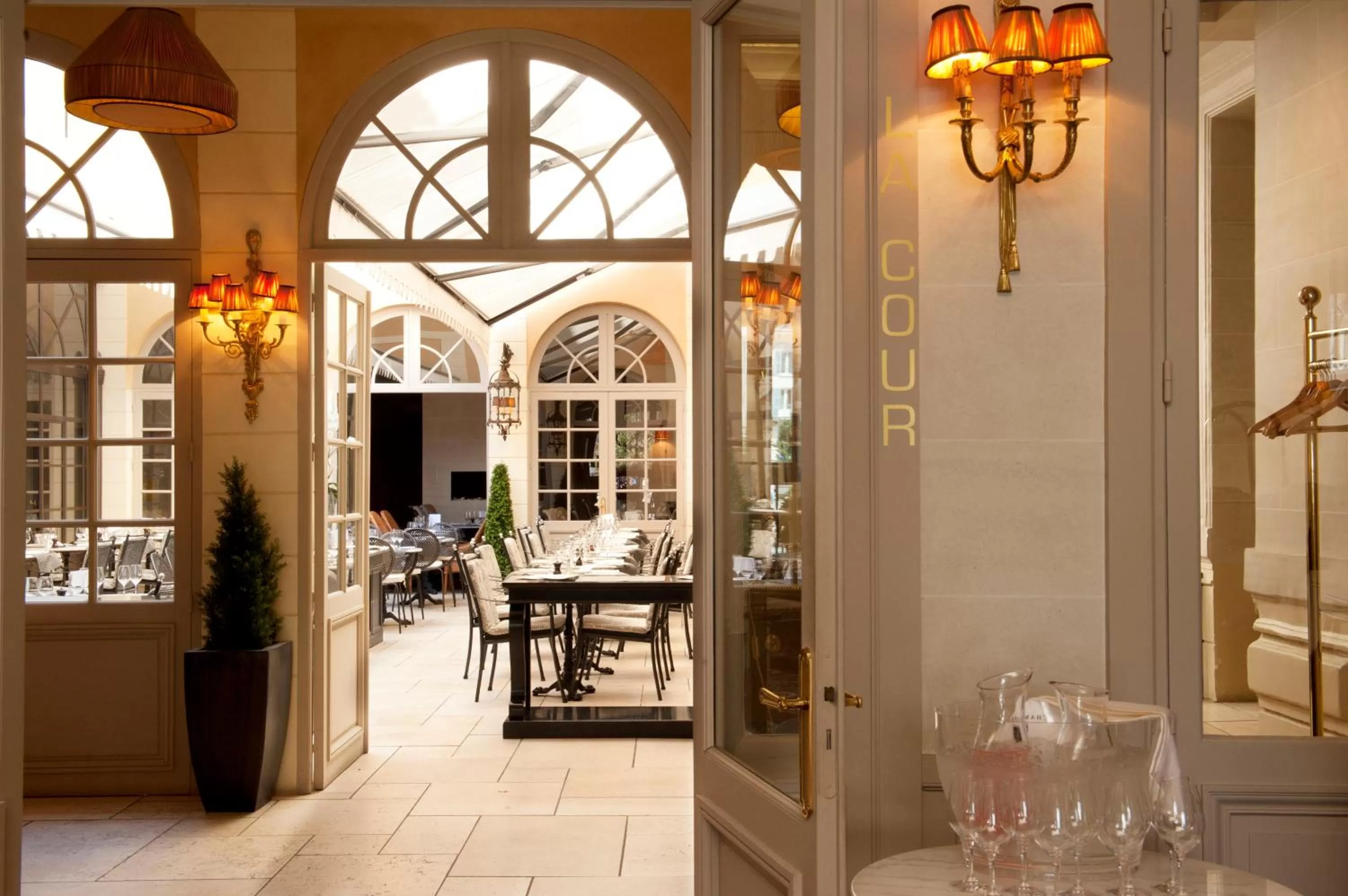 Restaurant/places to eat in Hotel & Spa Le Grand Monarque, BW Premier Collection