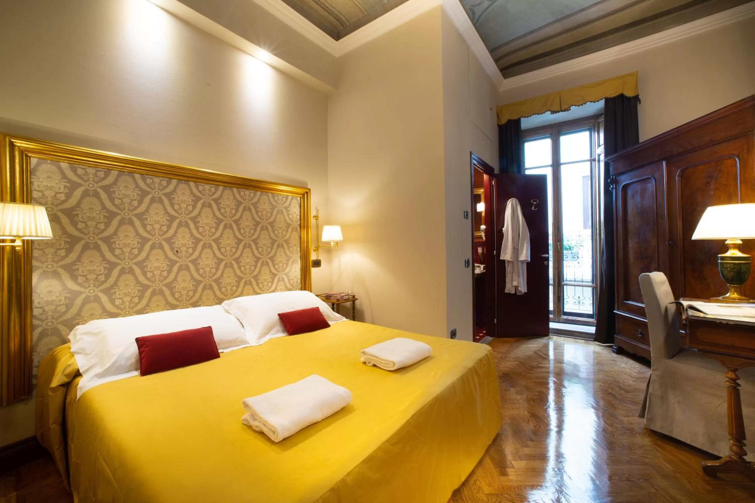 Bed in Boutique B&B Torre de' Conti