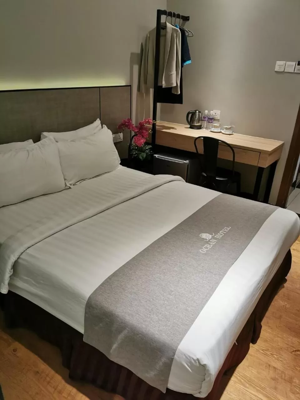 Bedroom, Bed in OCEAN HOTEL